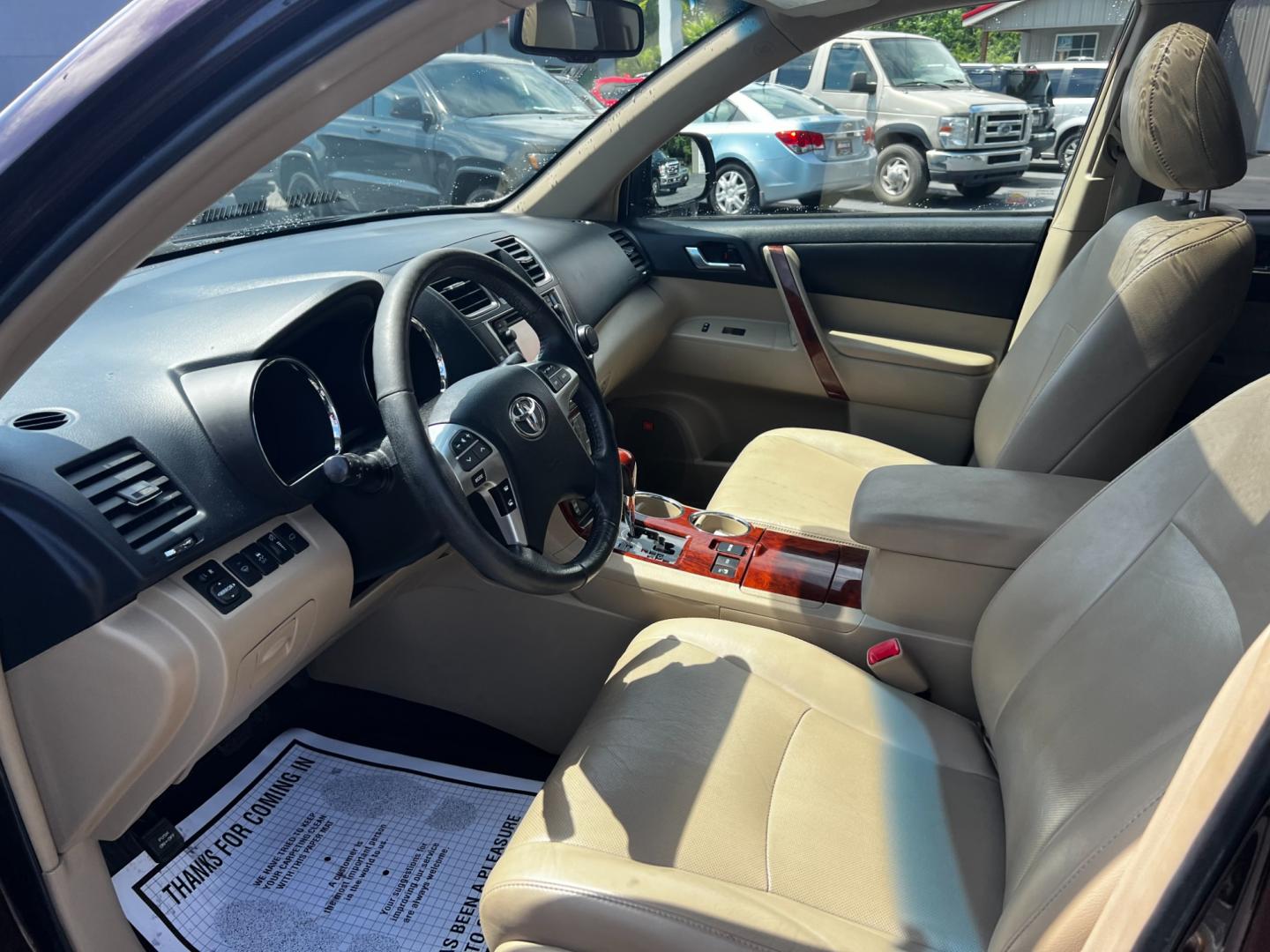 2013 Burgundy /Tan Toyota Highlander Limited 4WD (5TDDK3EH4DS) with an 3.5L V6 DOHC 24V engine, 5-Speed Automatic transmission, located at 547 E. Main St., Orwell, OH, 44076, (440) 437-5893, 41.535435, -80.847855 - This 2013 Toyota Highlander Limited 4WD is a well-equipped midsize SUV offering a blend of comfort, capability, and technology. It's powered by Toyota's reliable 2GR-FE V6 engine, paired with a 6-speed automatic transmission and four-wheel drive for versatile performance. The Limited trim provides a - Photo#17