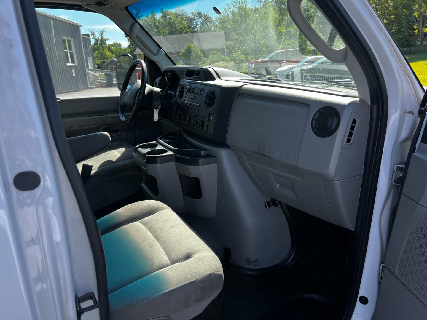 2019 White /Gray Ford F-350 SD Cutaway (1FDWE3F68KD) with an 6.2L V8 OHV 16V FFV engine, 6A transmission, located at 11115 Chardon Rd. , Chardon, OH, 44024, (440) 214-9705, 41.580246, -81.241943 - This 2019 Ford E-350 Cutaway Box Truck is a robust commercial vehicle designed for heavy-duty hauling and delivery tasks. It's powered by a capable 6.2L V8 engine paired with a 6-speed automatic transmission, offering a tow/haul mode for improved performance under load. The truck features a Unicell - Photo#29