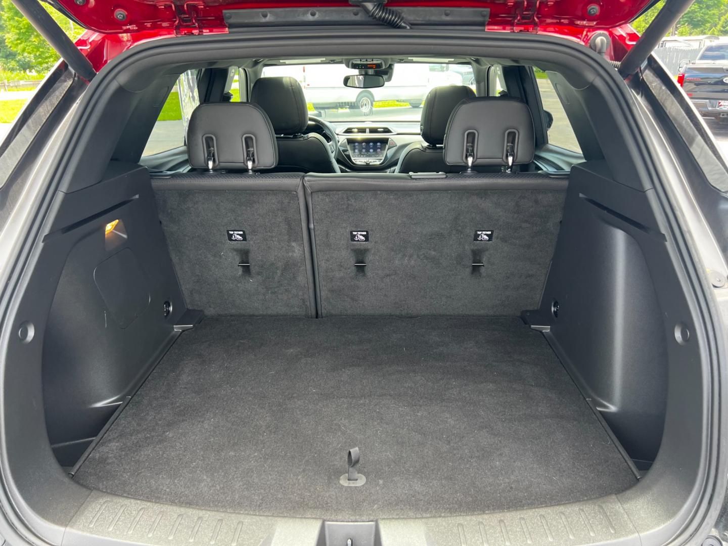 2021 Black /Black Chevrolet Trailblazer RS AWD (KL79MUSL9MB) with an 1.3L I3 DOHC 12V Turbo engine, 9A transmission, located at 11115 Chardon Rd. , Chardon, OH, 44024, (440) 214-9705, 41.580246, -81.241943 - This 2021 Chevrolet Trailblazer RS AWD is a well-equipped compact SUV that offers a blend of performance, technology, and convenience features. It's powered by a 1.3-liter turbocharged inline-3 engine paired with a 9-speed automatic transmission and all-wheel drive. The vehicle comes with an array o - Photo#43