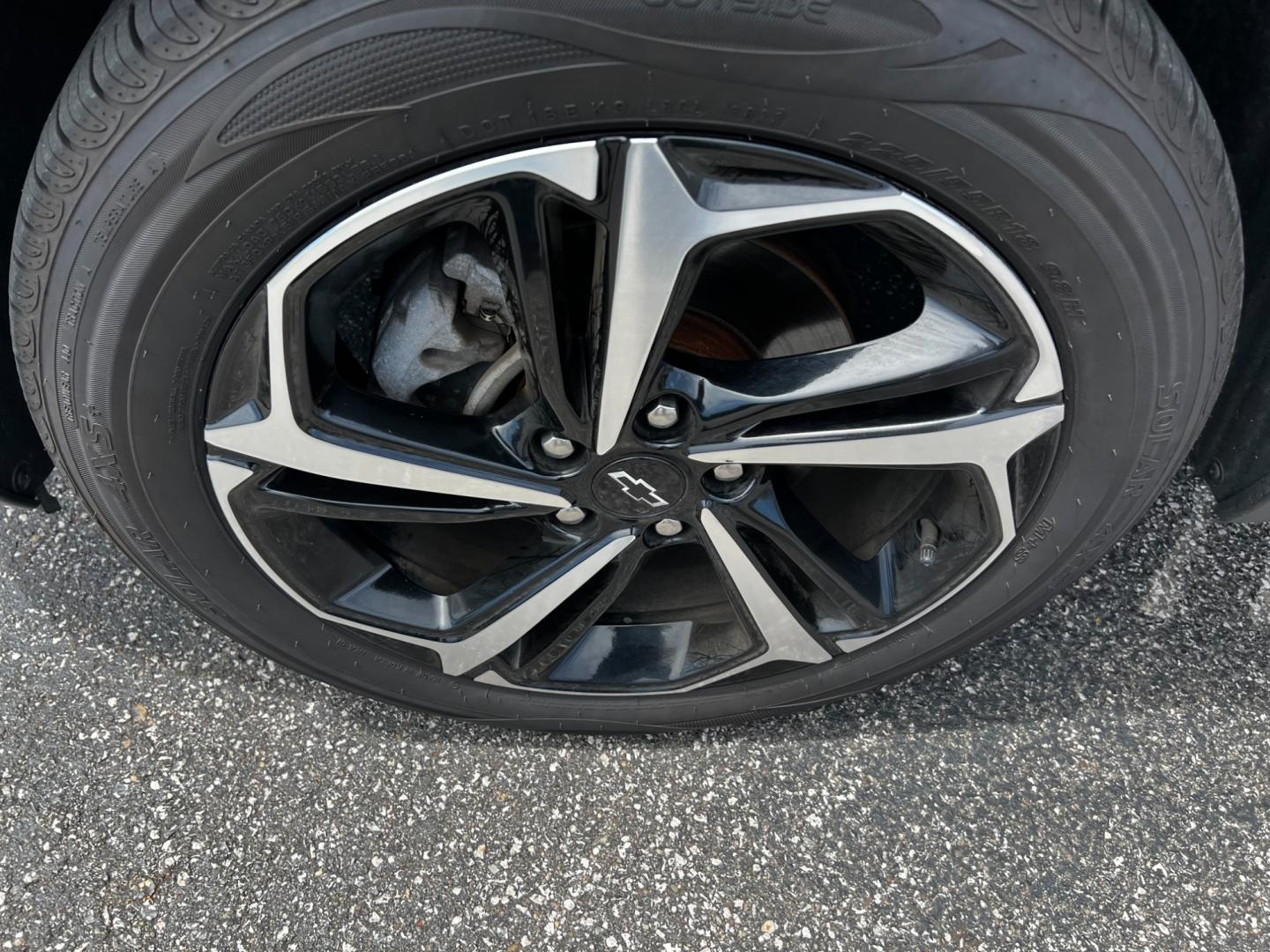 2021 Black /Black Chevrolet Trailblazer RS AWD (KL79MUSL9MB) with an 1.3L I3 DOHC 12V Turbo engine, 9A transmission, located at 11115 Chardon Rd. , Chardon, OH, 44024, (440) 214-9705, 41.580246, -81.241943 - This 2021 Chevrolet Trailblazer RS AWD is a well-equipped compact SUV that offers a blend of performance, technology, and convenience features. It's powered by a 1.3-liter turbocharged inline-3 engine paired with a 9-speed automatic transmission and all-wheel drive. The vehicle comes with an array o - Photo#13