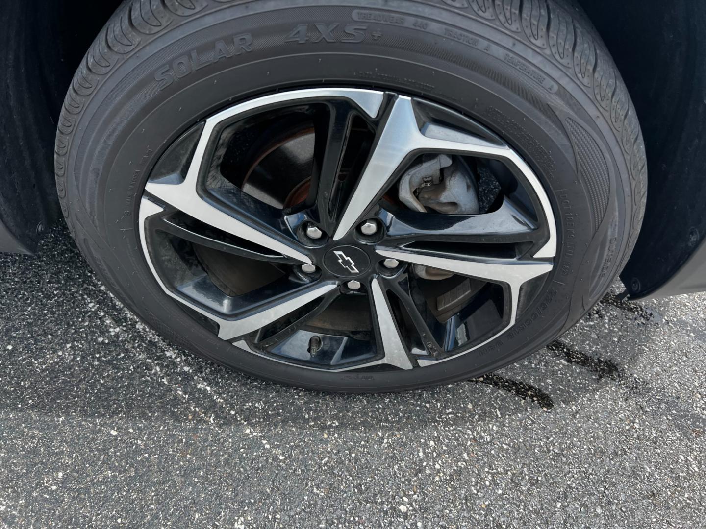 2021 Black /Black Chevrolet Trailblazer RS AWD (KL79MUSL9MB) with an 1.3L I3 DOHC 12V Turbo engine, 9A transmission, located at 11115 Chardon Rd. , Chardon, OH, 44024, (440) 214-9705, 41.580246, -81.241943 - This 2021 Chevrolet Trailblazer RS AWD is a well-equipped compact SUV that offers a blend of performance, technology, and convenience features. It's powered by a 1.3-liter turbocharged inline-3 engine paired with a 9-speed automatic transmission and all-wheel drive. The vehicle comes with an array o - Photo#9