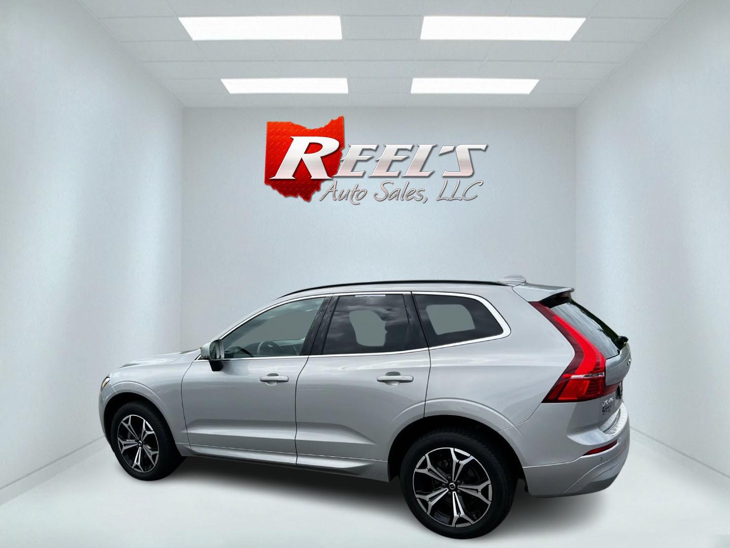 2022 Silver /Black Volvo XC60 Momentum (YV4L12RK2N1) with an 2.0 I4 DOHC I4 Turbo Mild Hybrid engine, 8-Speed Automatic transmission, located at 11115 Chardon Rd. , Chardon, OH, 44024, (440) 214-9705, 41.580246, -81.241943 - This 2022 Volvo XC60 B5 AWD Momentum is a well-equipped luxury SUV featuring a 2.0-liter turbocharged I4 engine producing 247 HP, complemented by a 48V mild hybrid system adding 13 HP. It boasts advanced safety features like blind spot monitoring, rear cross traffic alert, lane keep assist, and auto - Photo#8