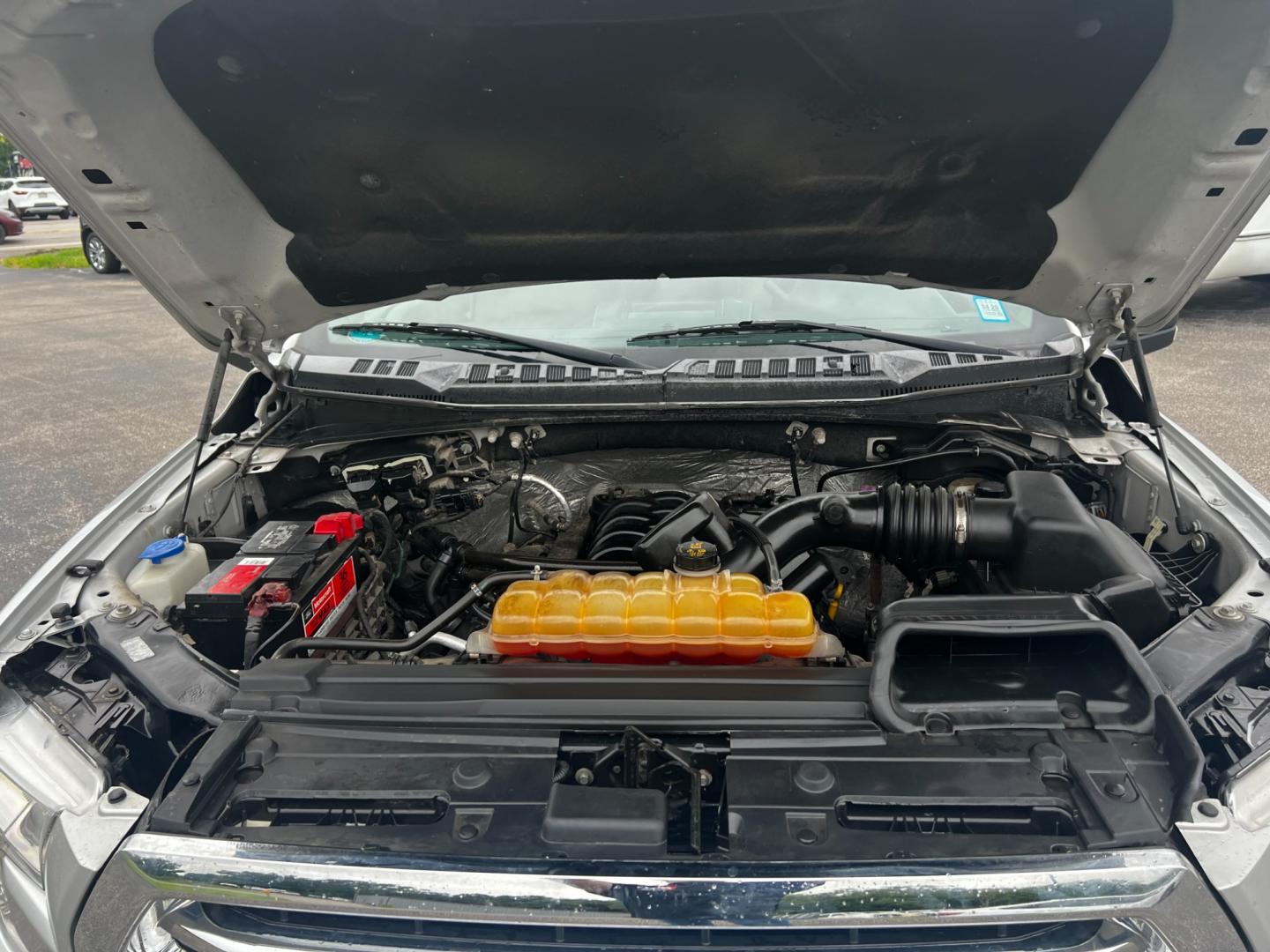 2016 Silver /Gray Ford F-150 XLT 302A (1FTEW1EF3GF) with an 5.0L V8 OHV 32V FFV engine, 6-Speed Automatic transmission, located at 11115 Chardon Rd. , Chardon, OH, 44024, (440) 214-9705, 41.580246, -81.241943 - This 2016 Ford F-150 XLT 302A Crew Cab 4WD is a robust pickup truck powered by a 5.0 Coyote V8 engine producing 385 HP and 387 lb-ft of torque, paired with a 6-speed automatic transmission. It boasts impressive capabilities with an 8,900-pound towing capacity and 1,889-pound payload capacity. The tr - Photo#28