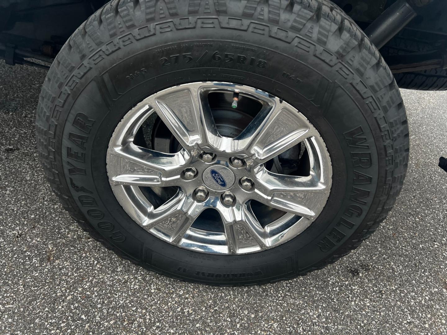 2016 Silver /Gray Ford F-150 XLT 302A (1FTEW1EF3GF) with an 5.0L V8 OHV 32V FFV engine, 6-Speed Automatic transmission, located at 11115 Chardon Rd. , Chardon, OH, 44024, (440) 214-9705, 41.580246, -81.241943 - This 2016 Ford F-150 XLT 302A Crew Cab 4WD is a robust pickup truck powered by a 5.0 Coyote V8 engine producing 385 HP and 387 lb-ft of torque, paired with a 6-speed automatic transmission. It boasts impressive capabilities with an 8,900-pound towing capacity and 1,889-pound payload capacity. The tr - Photo#24