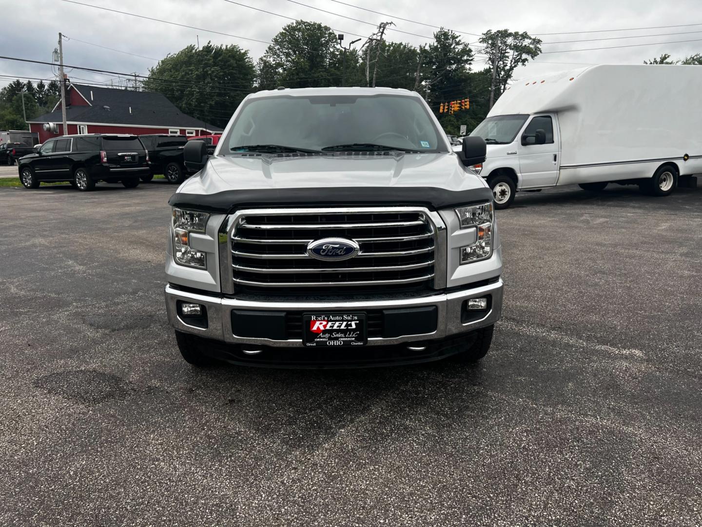 2016 Silver /Gray Ford F-150 XLT 302A (1FTEW1EF3GF) with an 5.0L V8 OHV 32V FFV engine, 6-Speed Automatic transmission, located at 11115 Chardon Rd. , Chardon, OH, 44024, (440) 214-9705, 41.580246, -81.241943 - This 2016 Ford F-150 XLT 302A Crew Cab 4WD is a robust pickup truck powered by a 5.0 Coyote V8 engine producing 385 HP and 387 lb-ft of torque, paired with a 6-speed automatic transmission. It boasts impressive capabilities with an 8,900-pound towing capacity and 1,889-pound payload capacity. The tr - Photo#11