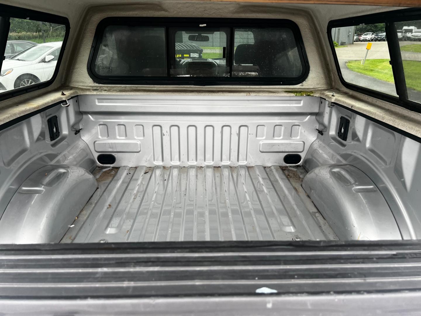 2016 Silver /Gray Ford F-150 XLT 302A (1FTEW1EF3GF) with an 5.0L V8 OHV 32V FFV engine, 6-Speed Automatic transmission, located at 11115 Chardon Rd. , Chardon, OH, 44024, (440) 214-9705, 41.580246, -81.241943 - This 2016 Ford F-150 XLT 302A Crew Cab 4WD is a robust pickup truck powered by a 5.0 Coyote V8 engine producing 385 HP and 387 lb-ft of torque, paired with a 6-speed automatic transmission. It boasts impressive capabilities with an 8,900-pound towing capacity and 1,889-pound payload capacity. The tr - Photo#21