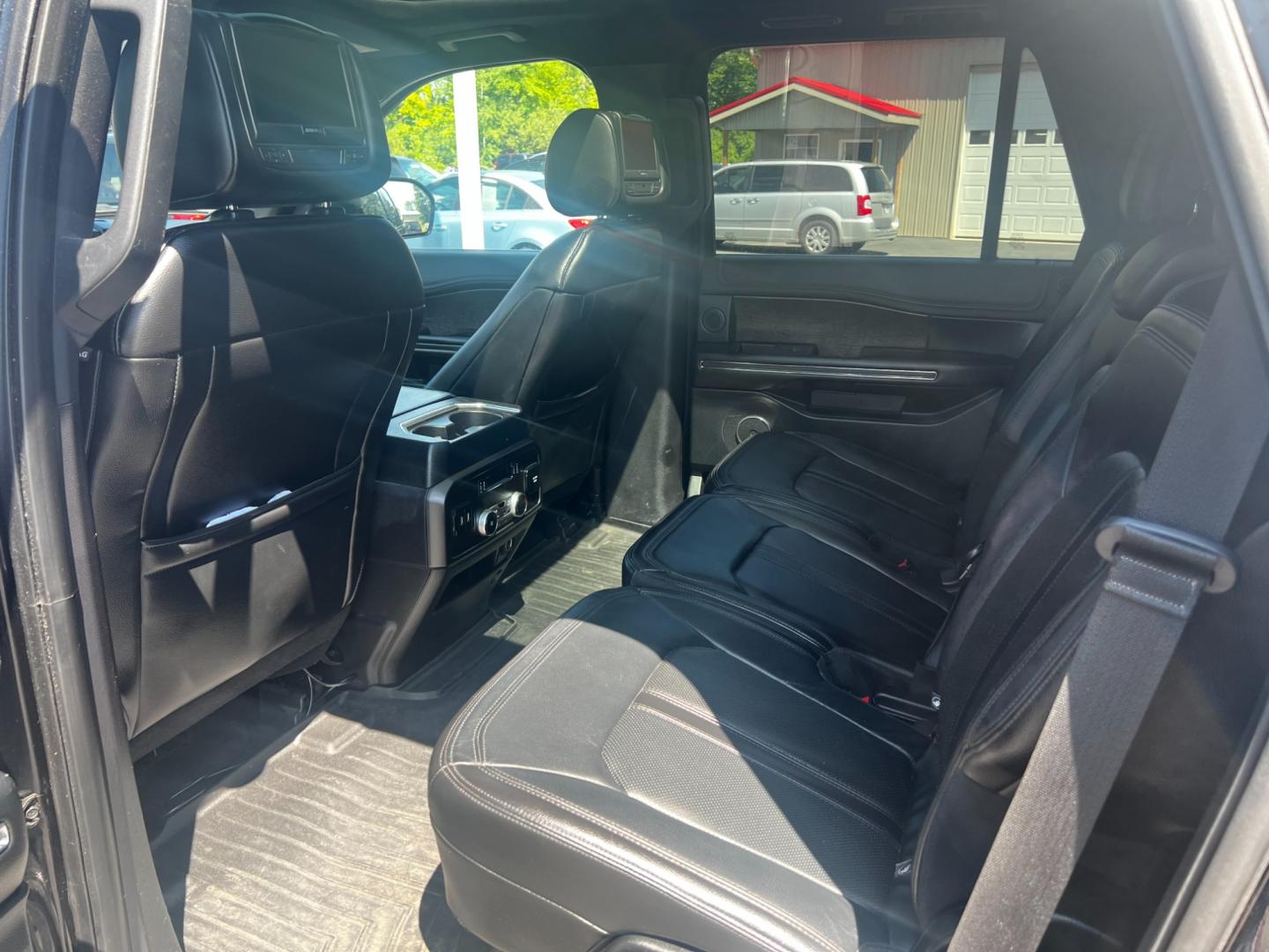 2018 Black /Black Ford Expedition Limited 4WD (1FMJU2AT2JE) with an 3.5L V6 DOHC 24V TWIN TURBO engine, 10 Speed Auto transmission, located at 547 E. Main St., Orwell, OH, 44076, (440) 437-5893, 41.535435, -80.847855 - This 2018 Ford Expedition Limited is a luxurious and powerful SUV that packs a punch with its 3.5L twin-turbo EcoBoost V6 engine producing 375 horsepower and 460 lb-ft of torque. With a 10-speed automatic transmission and 4WD capabilities, it can handle rough terrain and tow up to 6,000 pounds. The - Photo#34