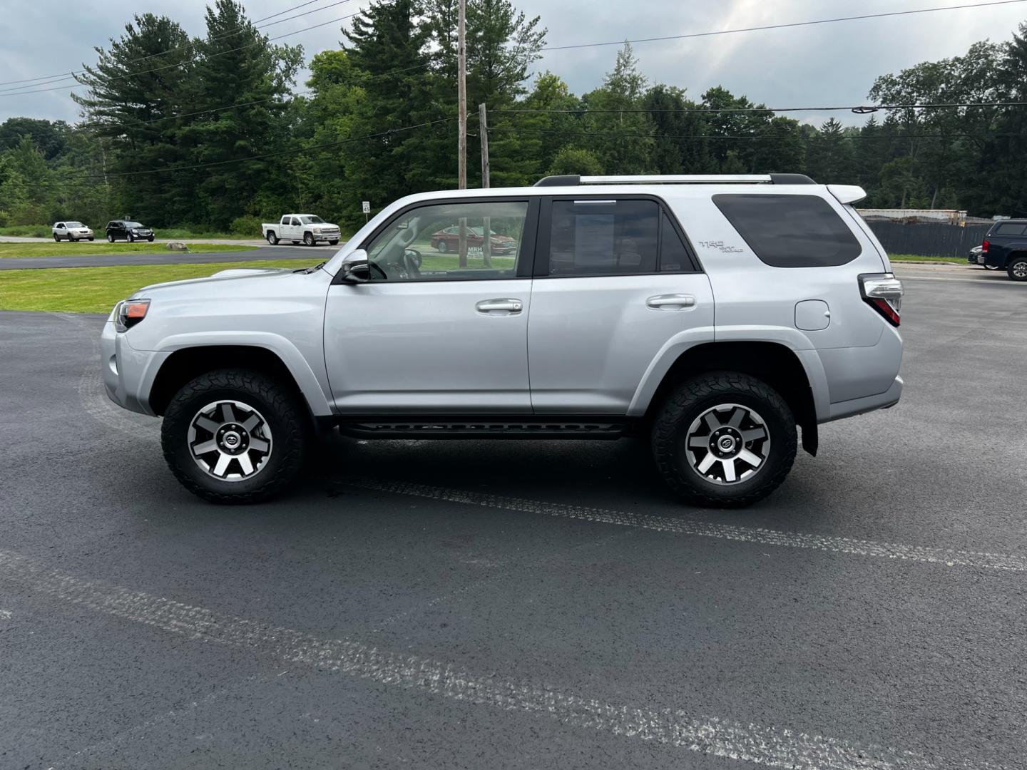 2017 Silver /Black Toyota 4Runner TRD Offroad 4WD (JTEBU5JR1H5) with an 4.0L V6 DOHC 24V engine, 5A transmission, located at 11115 Chardon Rd. , Chardon, OH, 44024, (440) 214-9705, 41.580246, -81.241943 - This One Owner 2017 Toyota 4Runner TRD Offroad Premium 4WD is a rugged and capable SUV designed for both on-road comfort and off-road adventures. It features a powerful 4.0-liter V6 engine paired with a 5-speed automatic transmission and four-wheel drive. The TRD Offroad Premium trim offers a luxuri - Photo#23