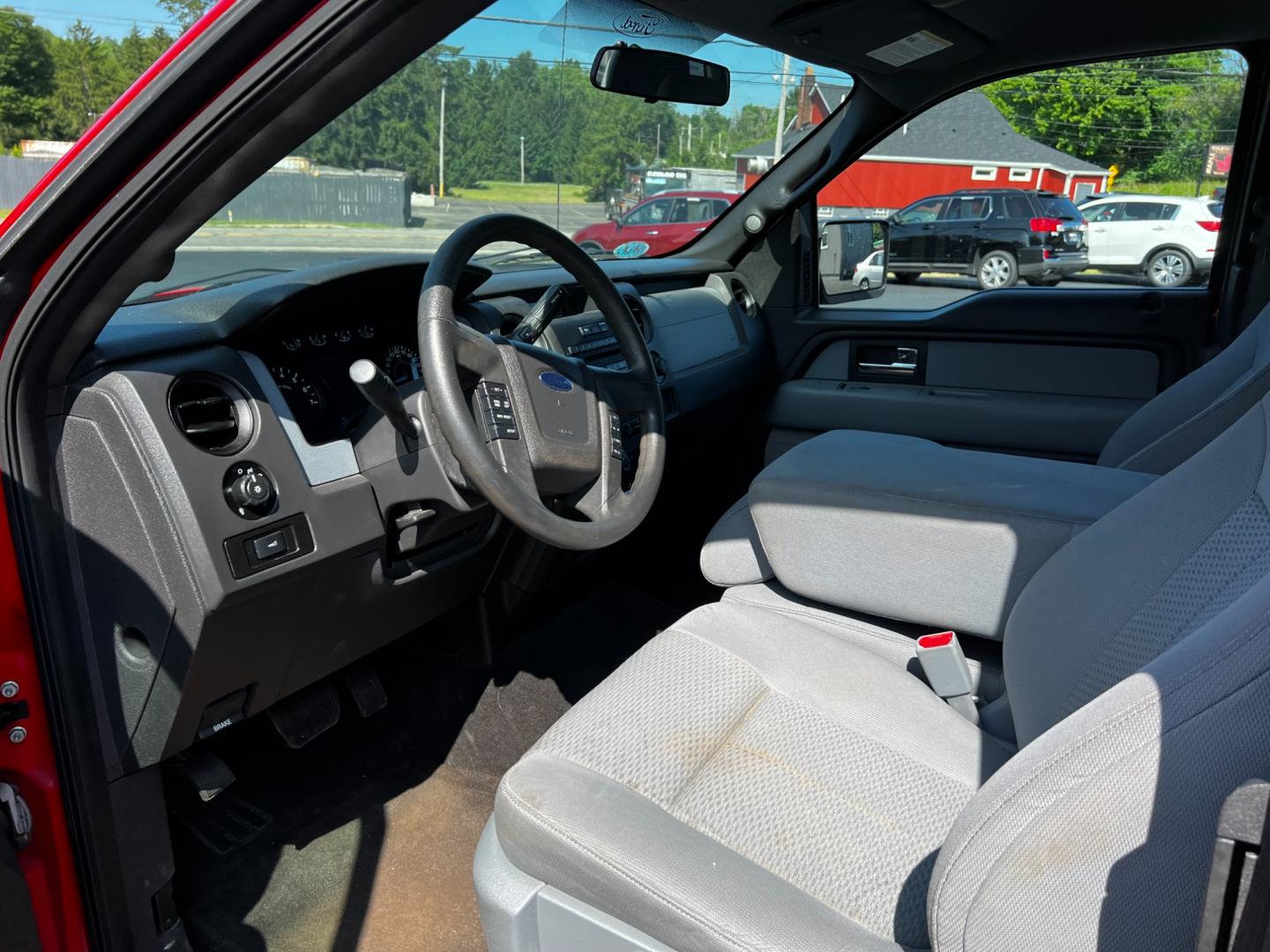 2014 Red /Gray Ford F-150 STX SuperCab 6.5-ft. Bed 4WD (1FTFX1EF7EF) with an 5.0L V8 engine, 6-Speed Automatic transmission, located at 547 E. Main St., Orwell, OH, 44076, (440) 437-5893, 41.535435, -80.847855 - Photo#17