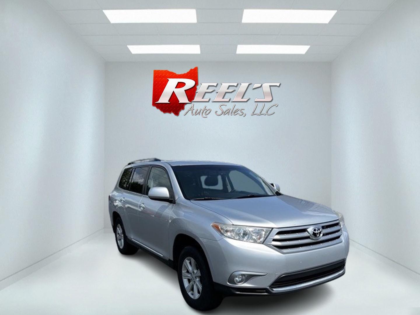 2013 Silver /Black Toyota Highlander SE 4WD (5TDBK3EH0DS) with an 3.5L V6 DOHC 24V engine, 5-Speed Automatic transmission, located at 11115 Chardon Rd. , Chardon, OH, 44024, (440) 214-9705, 41.580246, -81.241943 - This 2013 Toyota Highlander SE 4WD is a well-equipped midsize SUV that offers a blend of comfort, capability, and versatility. It's powered by a robust 3.5-liter 2GR-FE V6 engine paired with a 5-speed automatic transmission, providing smooth and reliable performance. The 4WD system enhances traction - Photo#2