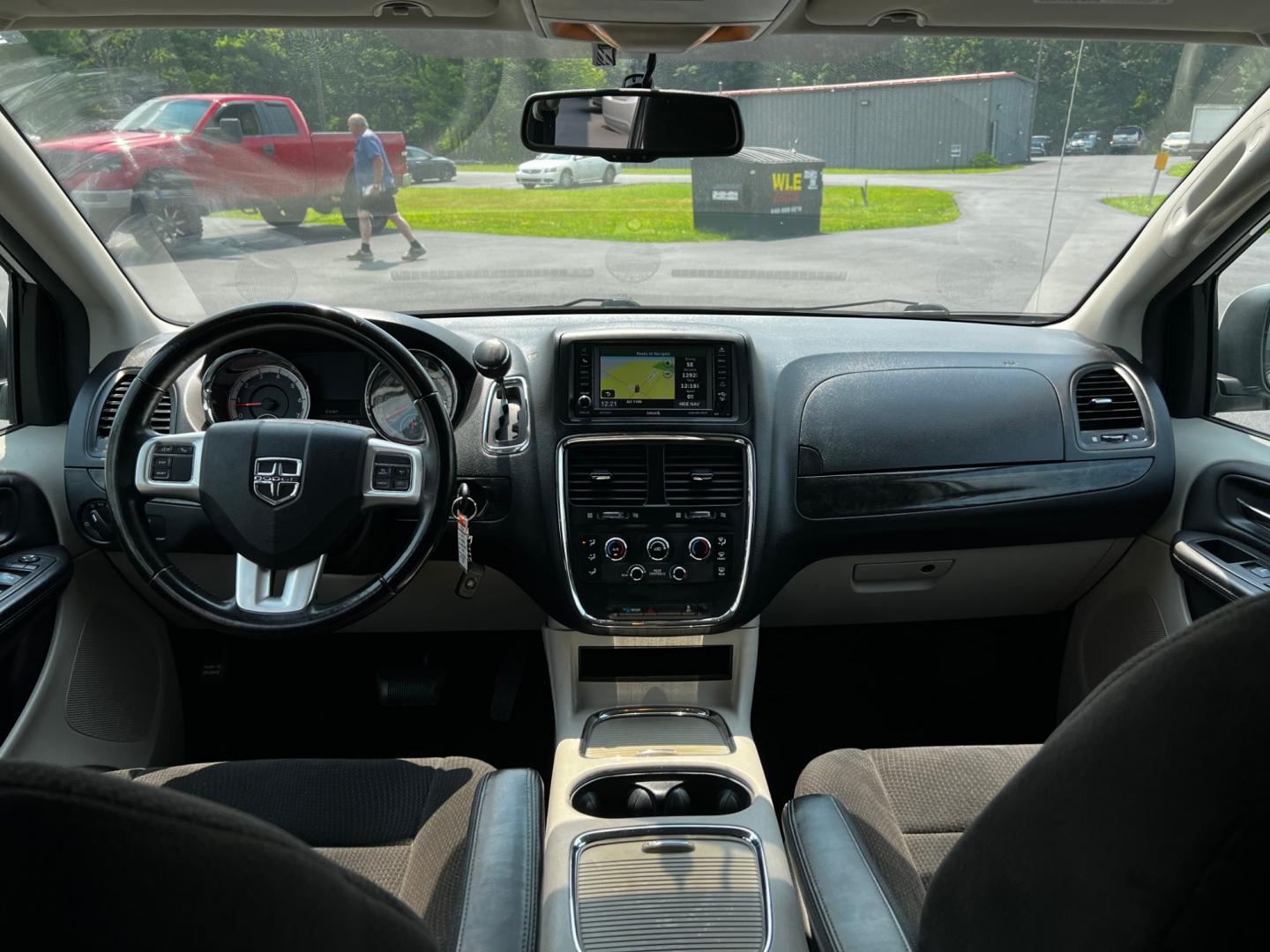 2013 White /Black Dodge Grand Caravan SXT (2C4RDGCG0DR) with an 3.6L V6 DOHC 24V FFV engine, 6-Speed Automatic transmission, located at 547 E. Main St., Orwell, OH, 44076, (440) 437-5893, 41.535435, -80.847855 - Photo#29