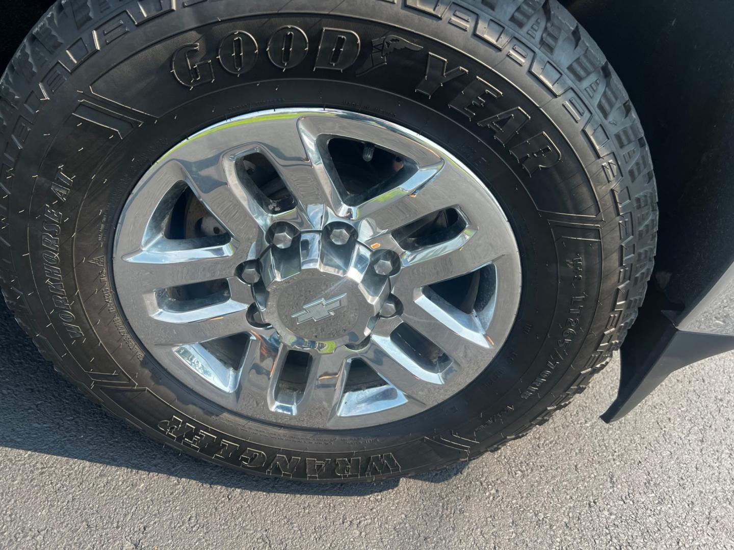 2019 Blue /Black Chevrolet Silverado 2500HD LTZ Crew Cab 4WD (1GC1KTEY3KF) with an 6.6L V8 OHV 16V DIESEL engine, 6A transmission, located at 11115 Chardon Rd. , Chardon, OH, 44024, (440) 214-9705, 41.580246, -81.241943 - Photo#10