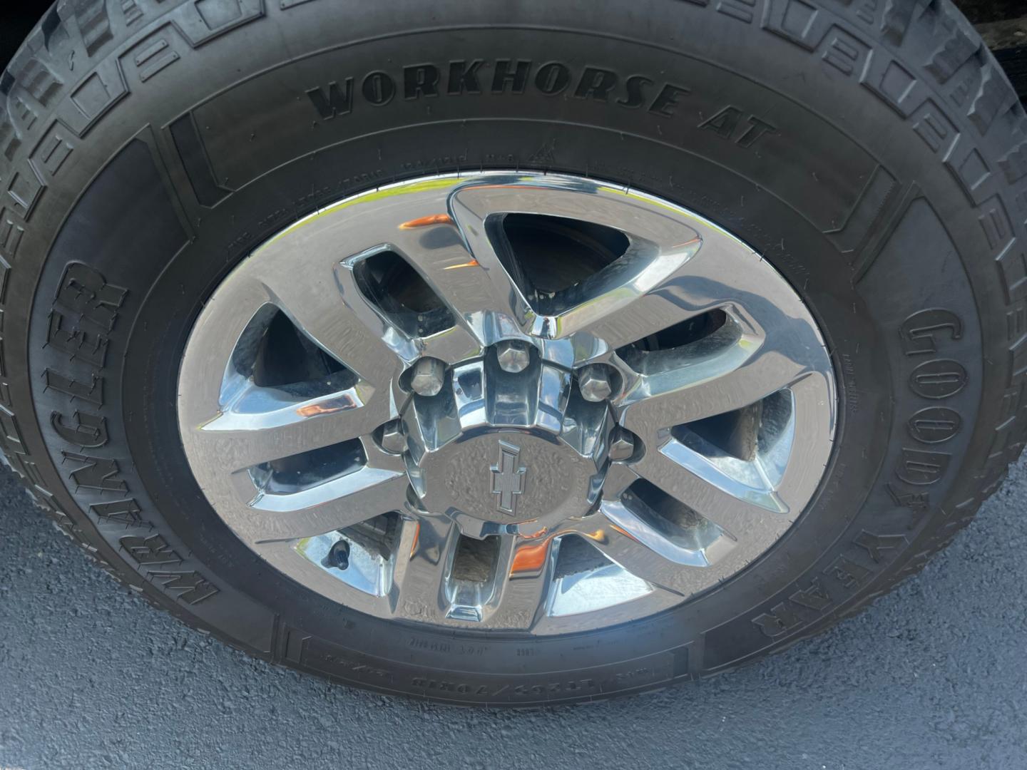 2019 Blue /Black Chevrolet Silverado 2500HD LTZ Crew Cab 4WD (1GC1KTEY3KF) with an 6.6L V8 OHV 16V DIESEL engine, 6A transmission, located at 11115 Chardon Rd. , Chardon, OH, 44024, (440) 214-9705, 41.580246, -81.241943 - Photo#20