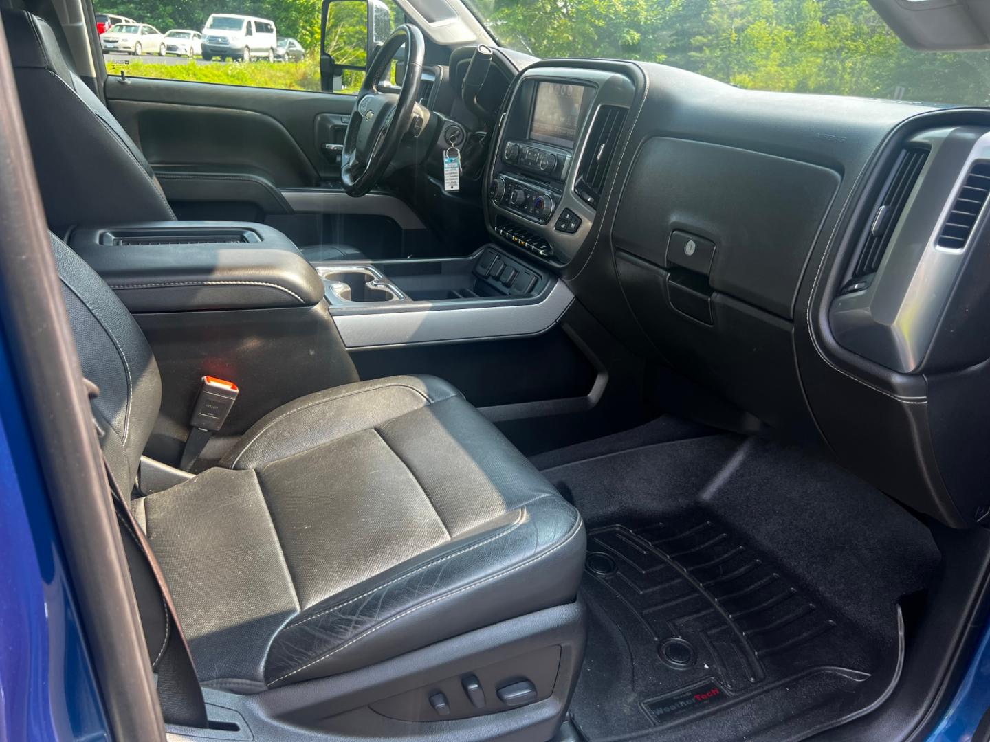 2019 Blue /Black Chevrolet Silverado 2500HD LTZ Crew Cab 4WD (1GC1KTEY3KF) with an 6.6L V8 OHV 16V DIESEL engine, 6A transmission, located at 11115 Chardon Rd. , Chardon, OH, 44024, (440) 214-9705, 41.580246, -81.241943 - Photo#50