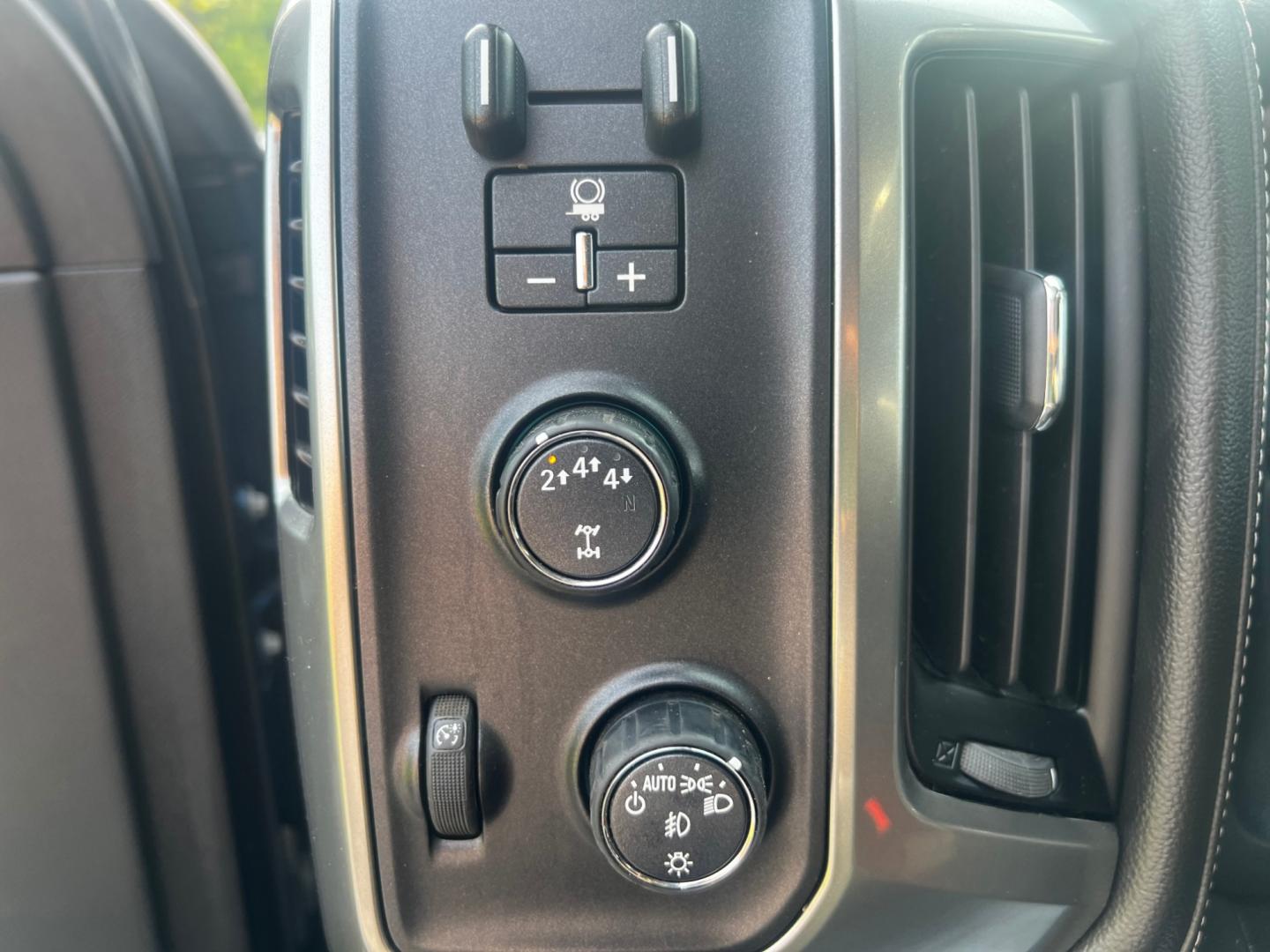 2019 Blue /Black Chevrolet Silverado 2500HD LTZ Crew Cab 4WD (1GC1KTEY3KF) with an 6.6L V8 OHV 16V DIESEL engine, 6A transmission, located at 11115 Chardon Rd. , Chardon, OH, 44024, (440) 214-9705, 41.580246, -81.241943 - Photo#30