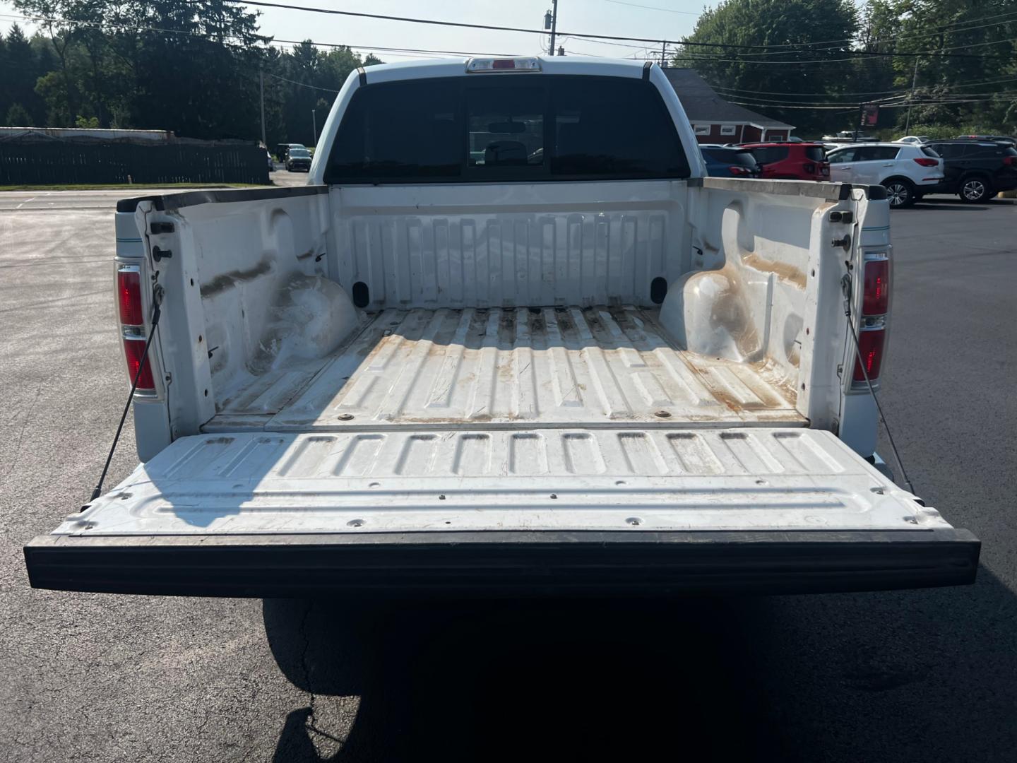 2014 White /Gray Ford F-150 XLT 302A SuperCrew 5.5-ft. Bed 4WD (1FTFW1ET2EF) with an 3.5L V6 TWIN TURBO engine, 6-Speed Automatic transmission, located at 11115 Chardon Rd. , Chardon, OH, 44024, (440) 214-9705, 41.580246, -81.241943 - Photo#13