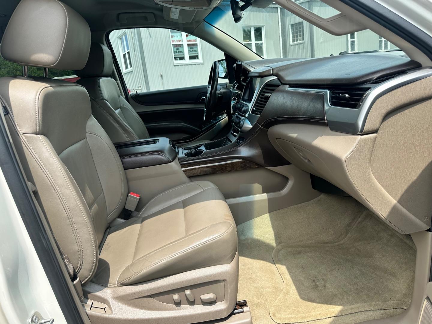 2015 White /Brown Chevrolet Tahoe LT 4WD (1GNSKBKC8FR) with an 5.3L V8 OHV 16V engine, 6-Speed Automatic transmission, located at 11115 Chardon Rd. , Chardon, OH, 44024, (440) 214-9705, 41.580246, -81.241943 - This 2015 Chevrolet Tahoe LT 4WD is a well-equipped full-size SUV that offers a blend of power, comfort, and advanced safety features. It's powered by a robust 5.3-liter Vortec V8 engine producing 355 horsepower and 383 lb-ft of torque, paired with a 6-speed automatic transmission. The 4WD system an - Photo#32