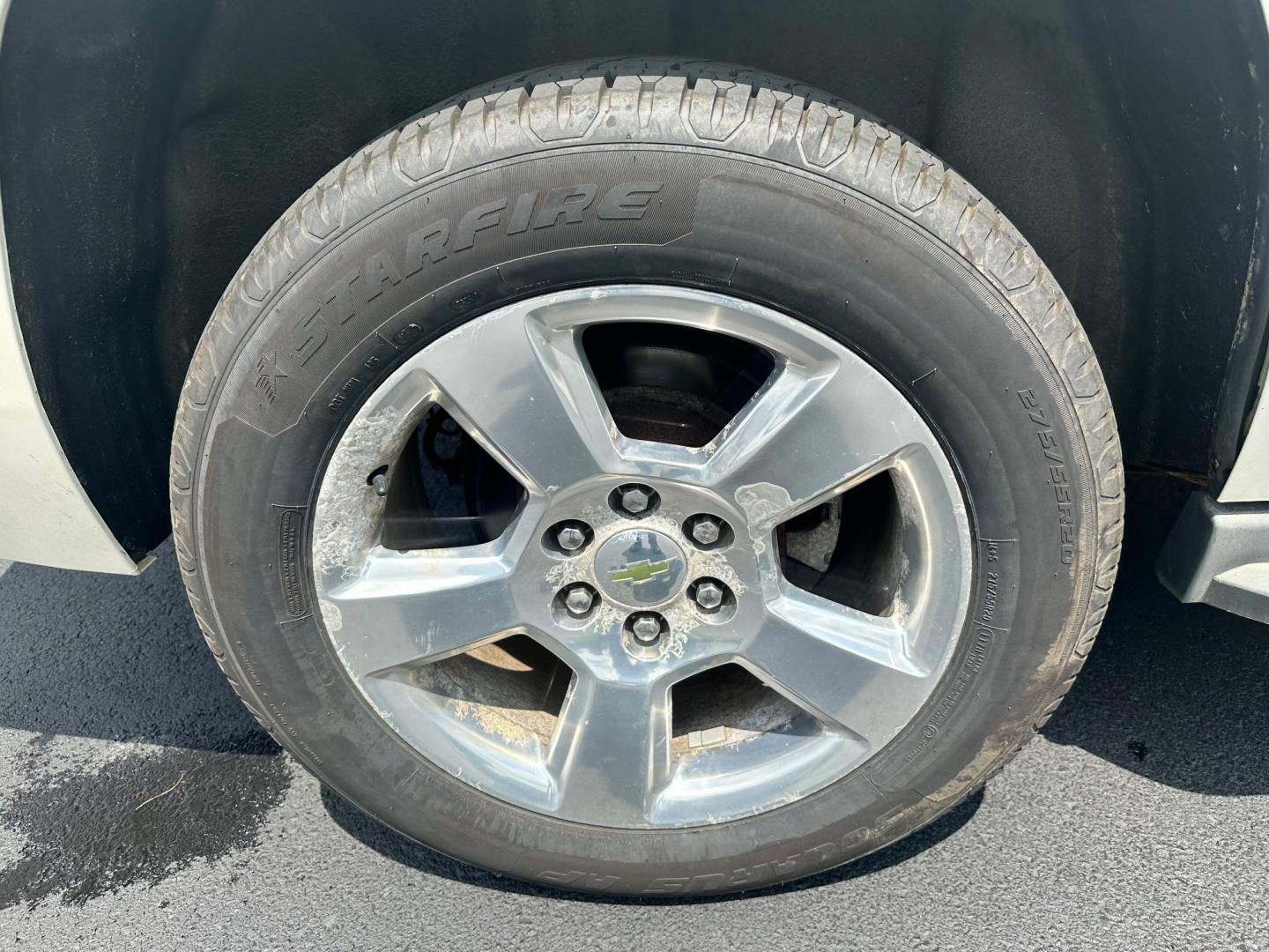 2015 White /Brown Chevrolet Tahoe LT 4WD (1GNSKBKC8FR) with an 5.3L V8 OHV 16V engine, 6-Speed Automatic transmission, located at 11115 Chardon Rd. , Chardon, OH, 44024, (440) 214-9705, 41.580246, -81.241943 - This 2015 Chevrolet Tahoe LT 4WD is a well-equipped full-size SUV that offers a blend of power, comfort, and advanced safety features. It's powered by a robust 5.3-liter Vortec V8 engine producing 355 horsepower and 383 lb-ft of torque, paired with a 6-speed automatic transmission. The 4WD system an - Photo#36