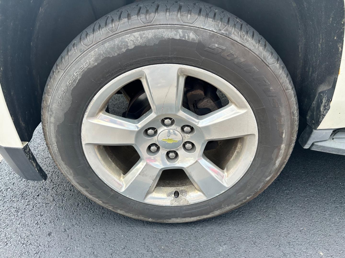 2015 White /Brown Chevrolet Tahoe LT 4WD (1GNSKBKC8FR) with an 5.3L V8 OHV 16V engine, 6-Speed Automatic transmission, located at 11115 Chardon Rd. , Chardon, OH, 44024, (440) 214-9705, 41.580246, -81.241943 - This 2015 Chevrolet Tahoe LT 4WD is a well-equipped full-size SUV that offers a blend of power, comfort, and advanced safety features. It's powered by a robust 5.3-liter Vortec V8 engine producing 355 horsepower and 383 lb-ft of torque, paired with a 6-speed automatic transmission. The 4WD system an - Photo#38