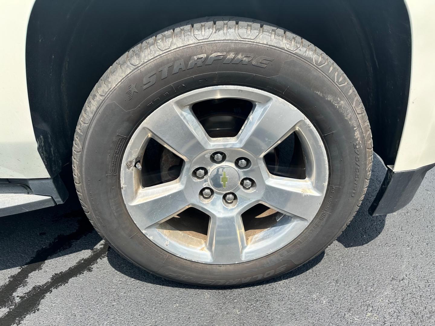 2015 White /Brown Chevrolet Tahoe LT 4WD (1GNSKBKC8FR) with an 5.3L V8 OHV 16V engine, 6-Speed Automatic transmission, located at 11115 Chardon Rd. , Chardon, OH, 44024, (440) 214-9705, 41.580246, -81.241943 - This 2015 Chevrolet Tahoe LT 4WD is a well-equipped full-size SUV that offers a blend of power, comfort, and advanced safety features. It's powered by a robust 5.3-liter Vortec V8 engine producing 355 horsepower and 383 lb-ft of torque, paired with a 6-speed automatic transmission. The 4WD system an - Photo#37