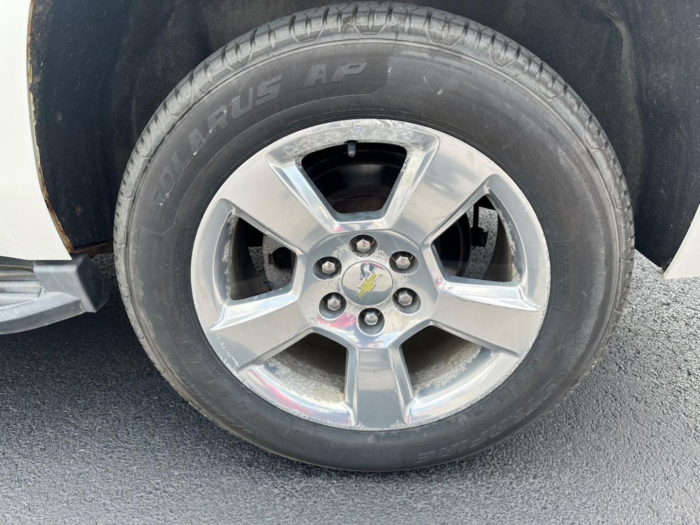 2015 White /Brown Chevrolet Tahoe LT 4WD (1GNSKBKC8FR) with an 5.3L V8 OHV 16V engine, 6-Speed Automatic transmission, located at 11115 Chardon Rd. , Chardon, OH, 44024, (440) 214-9705, 41.580246, -81.241943 - Photo#39