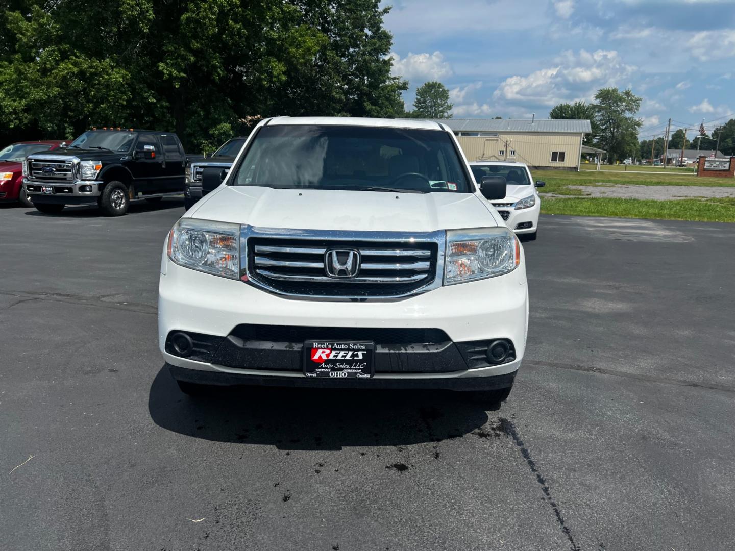 2012 White /Gray Honda Pilot LX 4WD 5-Spd AT (5FNYF4H29CB) with an 3.5L V6 SOHC 24V engine, 5-Speed Automatic transmission, located at 547 E. Main St., Orwell, OH, 44076, (440) 437-5893, 41.535435, -80.847855 - This 2012 Honda Pilot LX 4WD is a midsize SUV that offers reliable performance and numerous convenience features. It is powered by a 3.5 SOHC V6 engine coupled with a 5-speed automatic transmission. The SUV can tow up to 4,500 pounds, offering the VTM-4 lock system for better handling and traction. - Photo#11