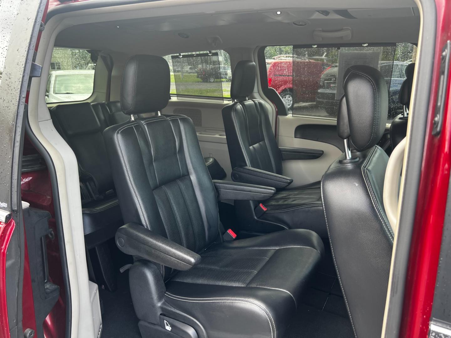 2013 Red /Black Chrysler Town & Country Touring-L (2C4RC1CG4DR) with an 3.6L V6 DOHC 24V FFV engine, 6-Speed Automatic transmission, located at 547 E. Main St., Orwell, OH, 44076, (440) 437-5893, 41.535435, -80.847855 - Photo#41