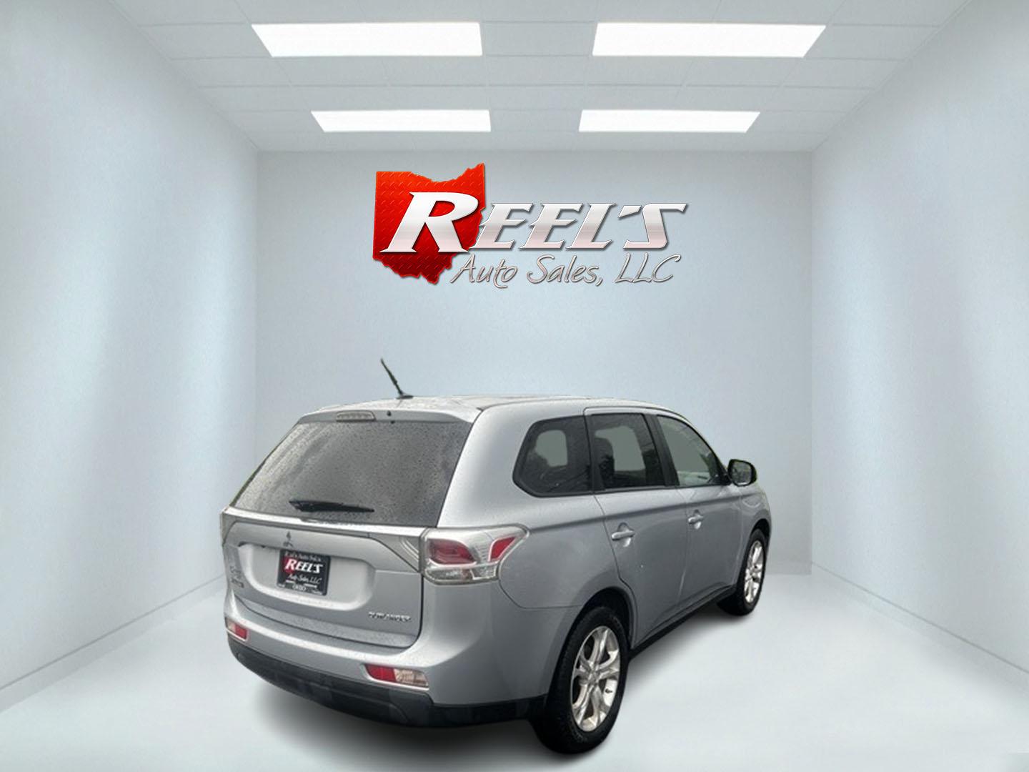 2014 Silver /Black Mitsubishi Outlander SE Premium S-AWC (JA4AZ3A30EZ) with an 2.4L I4 SOHC 16V engine, 6-Speed Automatic transmission, located at 11115 Chardon Rd. , Chardon, OH, 44024, (440) 214-9705, 41.580246, -81.241943 - This 2014 Mitsubishi Outlander SE Premium AWD is a well-equipped compact SUV that offers a blend of comfort, efficiency, and versatility. It features a fuel-efficient 2.4-liter inline-4 engine capable of achieving up to 29 MPG on the highway, making it an economical choice for long trips. The interi - Photo#6