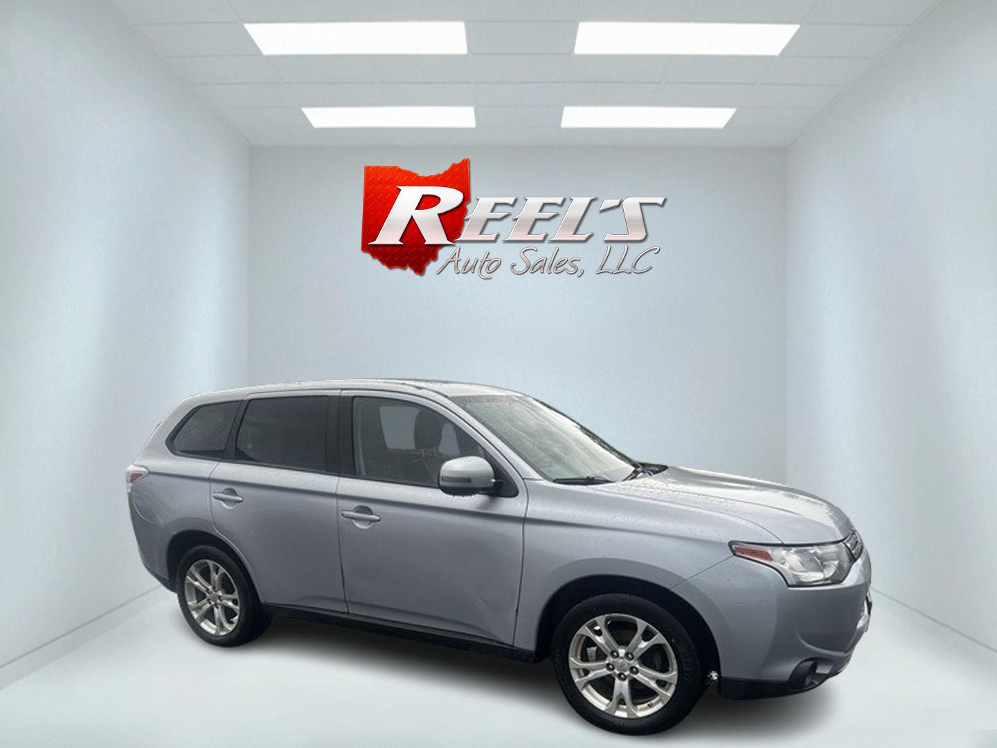 2014 Silver /Black Mitsubishi Outlander SE Premium S-AWC (JA4AZ3A30EZ) with an 2.4L I4 SOHC 16V engine, 6-Speed Automatic transmission, located at 11115 Chardon Rd. , Chardon, OH, 44024, (440) 214-9705, 41.580246, -81.241943 - This 2014 Mitsubishi Outlander SE Premium AWD is a well-equipped compact SUV that offers a blend of comfort, efficiency, and versatility. It features a fuel-efficient 2.4-liter inline-4 engine capable of achieving up to 29 MPG on the highway, making it an economical choice for long trips. The interi - Photo#2