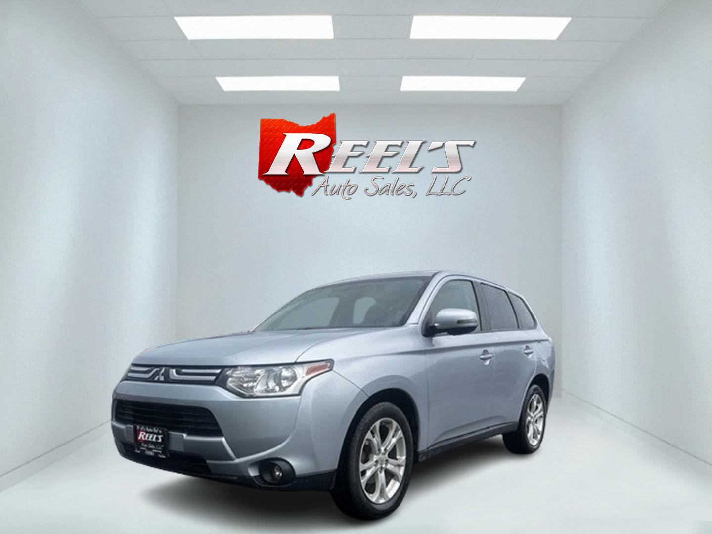 2014 Silver /Black Mitsubishi Outlander SE Premium S-AWC (JA4AZ3A30EZ) with an 2.4L I4 SOHC 16V engine, 6-Speed Automatic transmission, located at 11115 Chardon Rd. , Chardon, OH, 44024, (440) 214-9705, 41.580246, -81.241943 - This 2014 Mitsubishi Outlander SE Premium AWD is a well-equipped compact SUV that offers a blend of comfort, efficiency, and versatility. It features a fuel-efficient 2.4-liter inline-4 engine capable of achieving up to 29 MPG on the highway, making it an economical choice for long trips. The interi - Photo#0