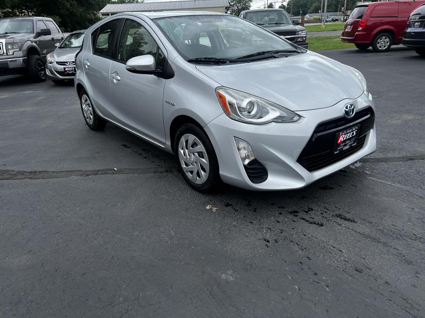 2016 Silver /Black Toyota Prius c Three (JTDKDTB32G1) with an 1.5L I4 DOHC 16V HYBRID engine, Automatic transmission, located at 547 E. Main St., Orwell, OH, 44076, (440) 437-5893, 41.535435, -80.847855 - This 2016 Toyota Prius C Three is a highly fuel-efficient compact hybrid, boasting an impressive 50 MPG combined rating. This eco-friendly model comes equipped with modern features including LED headlights and daytime running lights for improved visibility and energy efficiency. The interior feature - Photo#12