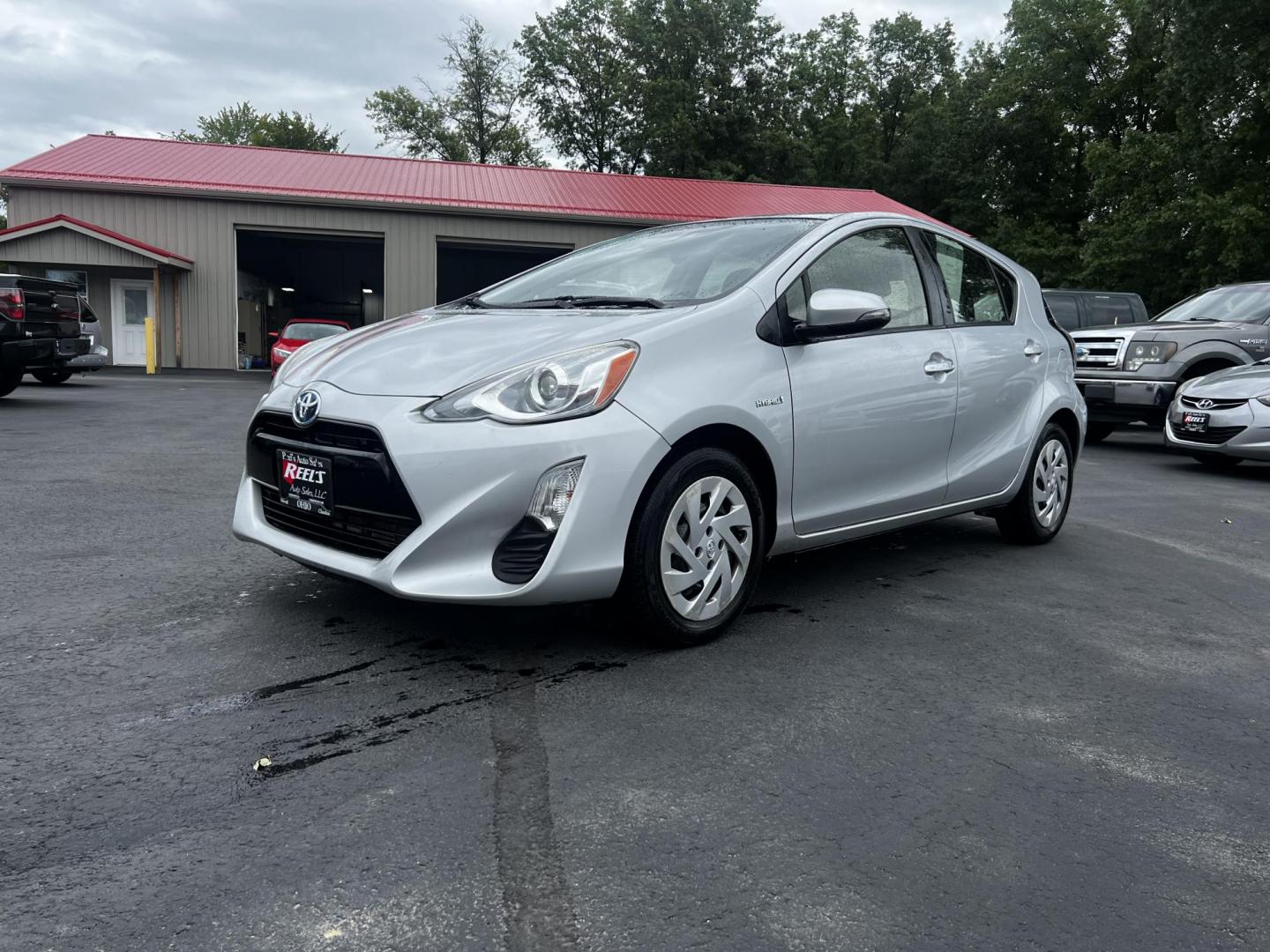 2016 Silver /Black Toyota Prius c Three (JTDKDTB32G1) with an 1.5L I4 DOHC 16V HYBRID engine, Automatic transmission, located at 547 E. Main St., Orwell, OH, 44076, (440) 437-5893, 41.535435, -80.847855 - This 2016 Toyota Prius C Three is a highly fuel-efficient compact hybrid, boasting an impressive 50 MPG combined rating. This eco-friendly model comes equipped with modern features including LED headlights and daytime running lights for improved visibility and energy efficiency. The interior feature - Photo#10