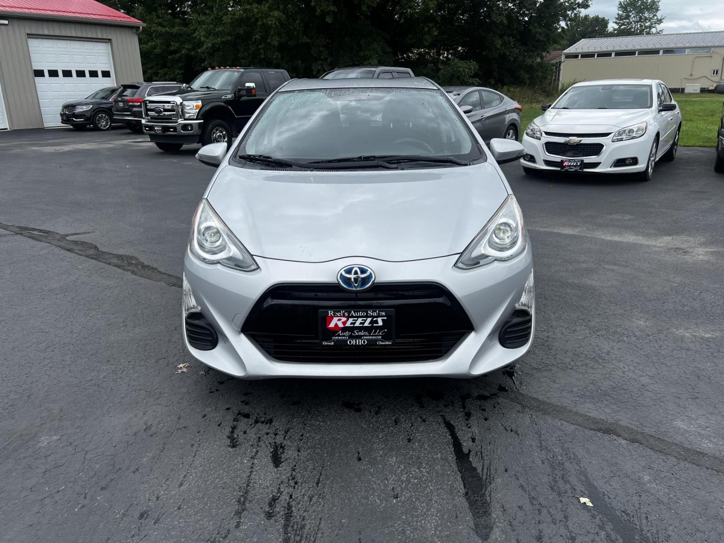 2016 Silver /Black Toyota Prius c Three (JTDKDTB32G1) with an 1.5L I4 DOHC 16V HYBRID engine, Automatic transmission, located at 547 E. Main St., Orwell, OH, 44076, (440) 437-5893, 41.535435, -80.847855 - This 2016 Toyota Prius C Three is a highly fuel-efficient compact hybrid, boasting an impressive 50 MPG combined rating. This eco-friendly model comes equipped with modern features including LED headlights and daytime running lights for improved visibility and energy efficiency. The interior feature - Photo#11