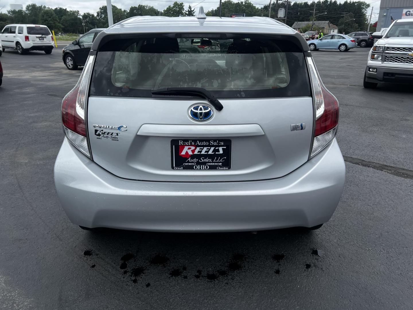 2016 Silver /Black Toyota Prius c Three (JTDKDTB32G1) with an 1.5L I4 DOHC 16V HYBRID engine, Automatic transmission, located at 547 E. Main St., Orwell, OH, 44076, (440) 437-5893, 41.535435, -80.847855 - This 2016 Toyota Prius C Three is a highly fuel-efficient compact hybrid, boasting an impressive 50 MPG combined rating. This eco-friendly model comes equipped with modern features including LED headlights and daytime running lights for improved visibility and energy efficiency. The interior feature - Photo#19