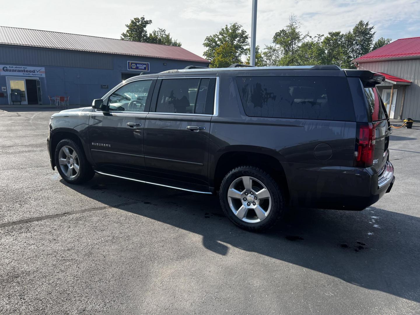 2017 Gray /Black Chevrolet Suburban Premier 4WD (1GNSKJKCXHR) with an 5.3L V8 OHV 16V engine, 6-Speed Automatic transmission, located at 547 E. Main St., Orwell, OH, 44076, (440) 437-5893, 41.535435, -80.847855 - This 2017 Chevrolet Suburban Premier 4WD is a robust full-size SUV powered by a 5.3-liter V8 Vortec engine with a 6-speed automatic transmission, offering a towing capacity of 6,000 pounds and equipped with a G80 locking rear differential and 3.08 gearing. It boasts an array of luxury and technology - Photo#12