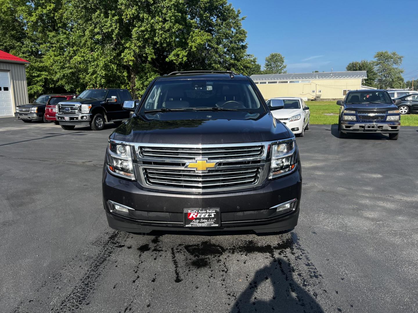 2017 Gray /Black Chevrolet Suburban Premier 4WD (1GNSKJKCXHR) with an 5.3L V8 OHV 16V engine, 6-Speed Automatic transmission, located at 547 E. Main St., Orwell, OH, 44076, (440) 437-5893, 41.535435, -80.847855 - This 2017 Chevrolet Suburban Premier 4WD is a robust full-size SUV powered by a 5.3-liter V8 Vortec engine with a 6-speed automatic transmission, offering a towing capacity of 6,000 pounds and equipped with a G80 locking rear differential and 3.08 gearing. It boasts an array of luxury and technology - Photo#2