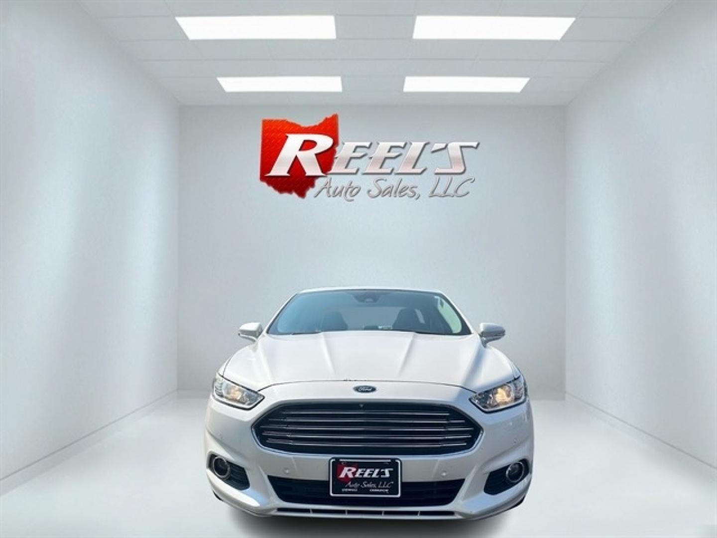 2013 White /Black Ford Fusion SE (3FA6P0H96DR) with an 2.0L I4 DOHC 16V Turbo engine, 6-Speed Automatic transmission, located at 547 E. Main St., Orwell, OH, 44076, (440) 437-5893, 41.535435, -80.847855 - This 2013 Ford Fusion SE with the 2.0 I4 EcoBoost engine and 6-speed automatic transmission offers a well-rounded driving experience with a blend of performance and efficiency, achieving 26 MPG combined and 33 MPG on the highway. It features a range of comfort and safety technologies, including leat - Photo#1