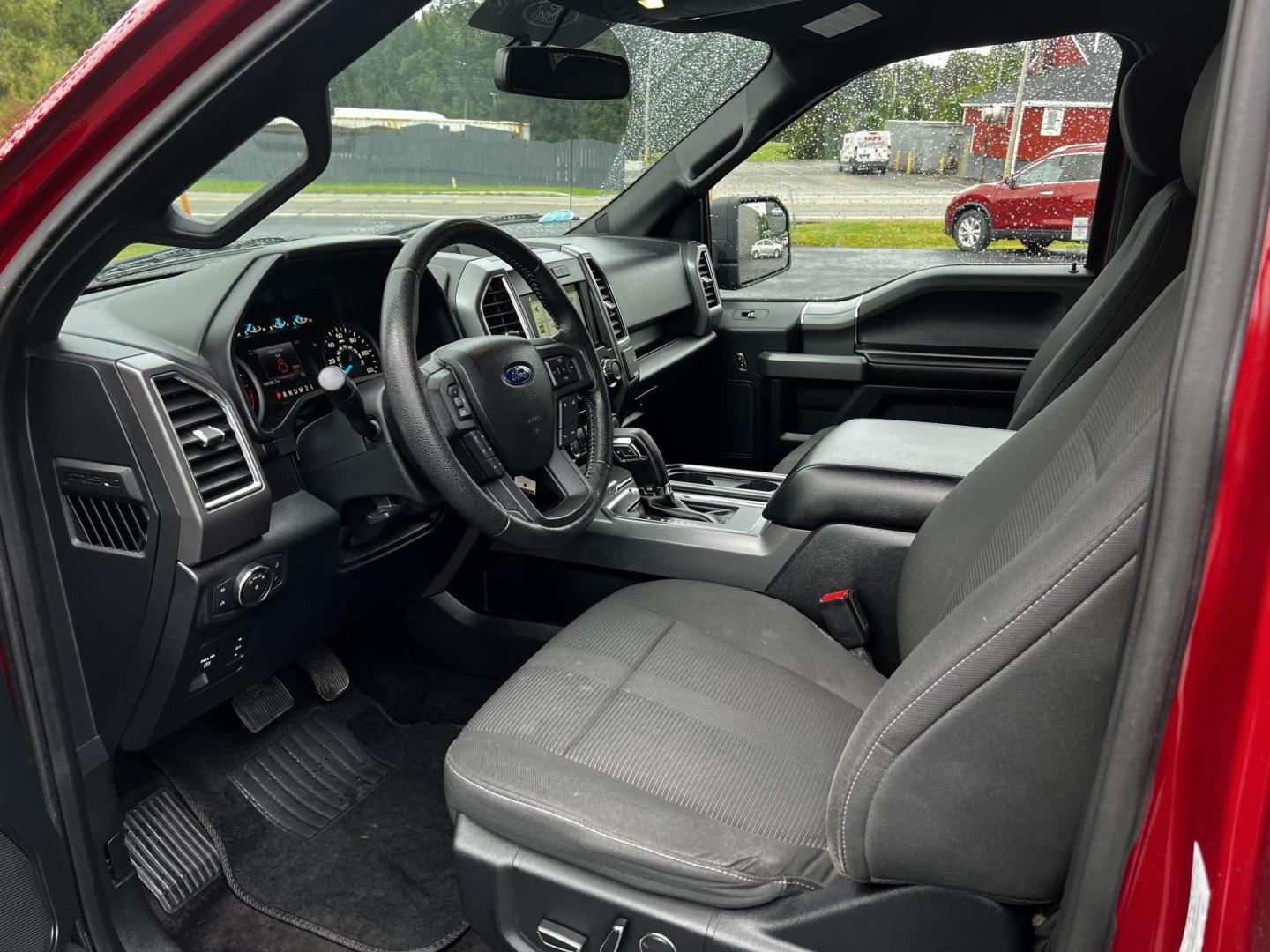 2016 Red /Black Ford F-150 XLT SuperCrew 6.5-ft. Bed 4WD (1FTEW1EP0GF) with an 2.7L V6 DOHC 24V TWIN TURBO engine, 6-Speed Automatic transmission, located at 11115 Chardon Rd. , Chardon, OH, 44024, (440) 214-9705, 41.580246, -81.241943 - Photo#17