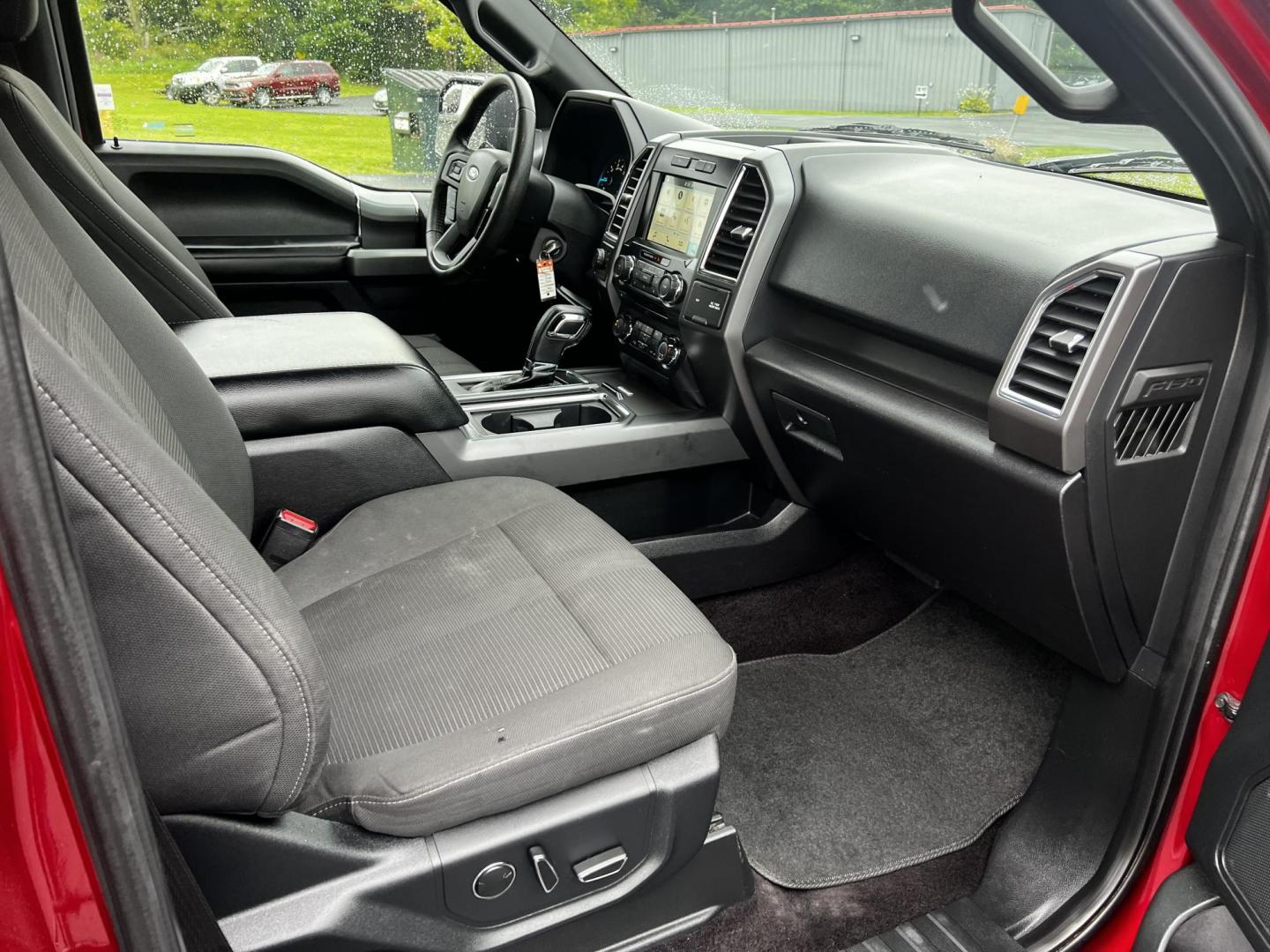 2016 Red /Black Ford F-150 XLT SuperCrew 6.5-ft. Bed 4WD (1FTEW1EP0GF) with an 2.7L V6 DOHC 24V TWIN TURBO engine, 6-Speed Automatic transmission, located at 11115 Chardon Rd. , Chardon, OH, 44024, (440) 214-9705, 41.580246, -81.241943 - Photo#43