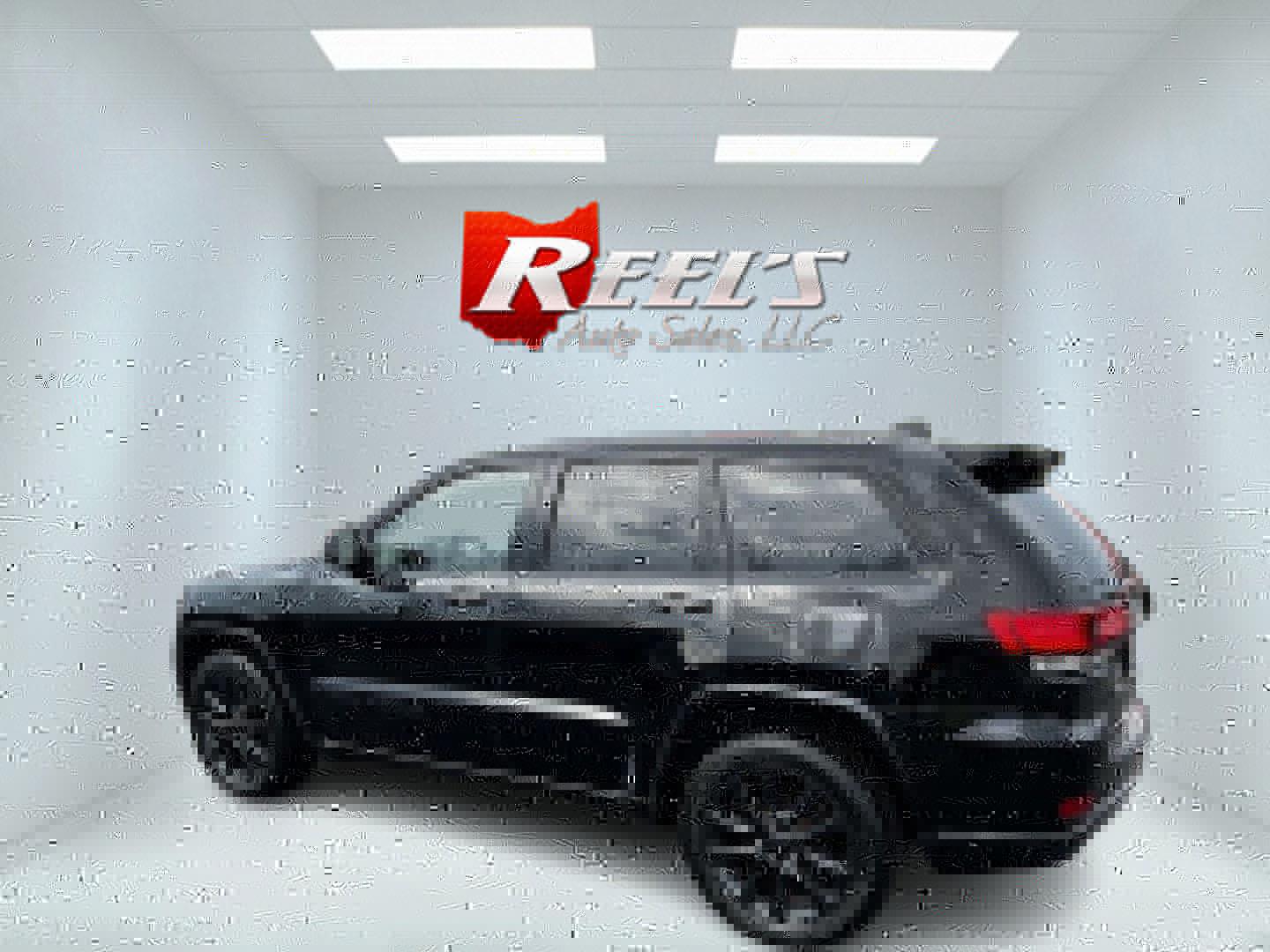 2019 Black /Black Jeep Grand Cherokee Altitude 4WD (1C4RJFAG3KC) with an 3.6L V6 DOHC 24V engine, 8A transmission, located at 547 E. Main St., Orwell, OH, 44076, (440) 437-5893, 41.535435, -80.847855 - This 2019 Jeep Grand Cherokee Altitude offers a well-rounded package for those seeking a midsize SUV with a blend of performance, comfort, and technology. Powered by a 3.6L Pentastar V6 engine paired with an 8-speed automatic transmission, it delivers a reliable driving experience with functional fe - Photo#8