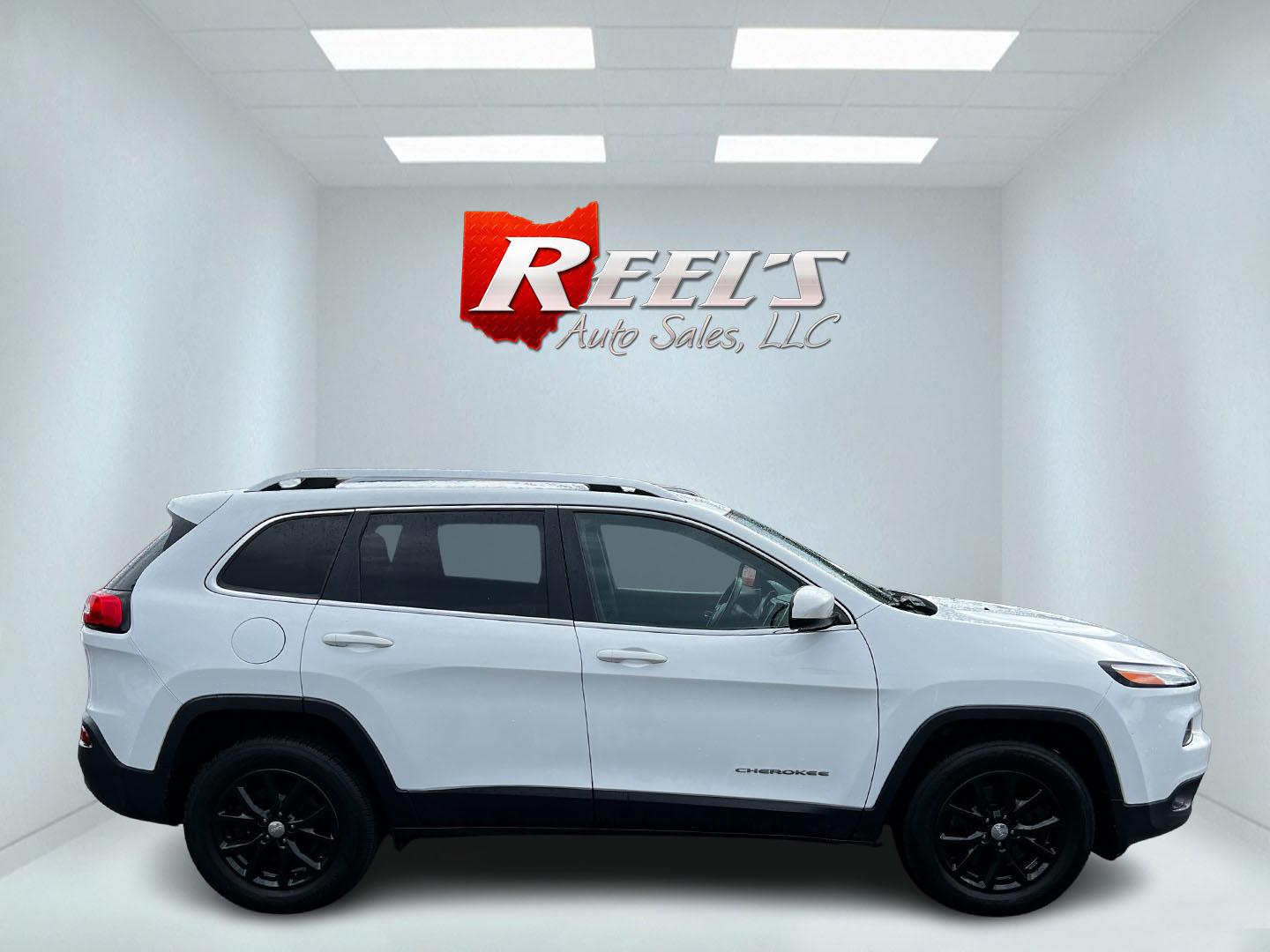 2017 White /Black Jeep Cherokee True North 4WD (1C4PJMCBXHW) with an 2.4L I4 DOHC 16V engine, 9-Speed Automatic transmission, located at 547 E. Main St., Orwell, OH, 44076, (440) 437-5893, 41.535435, -80.847855 - Photo#4