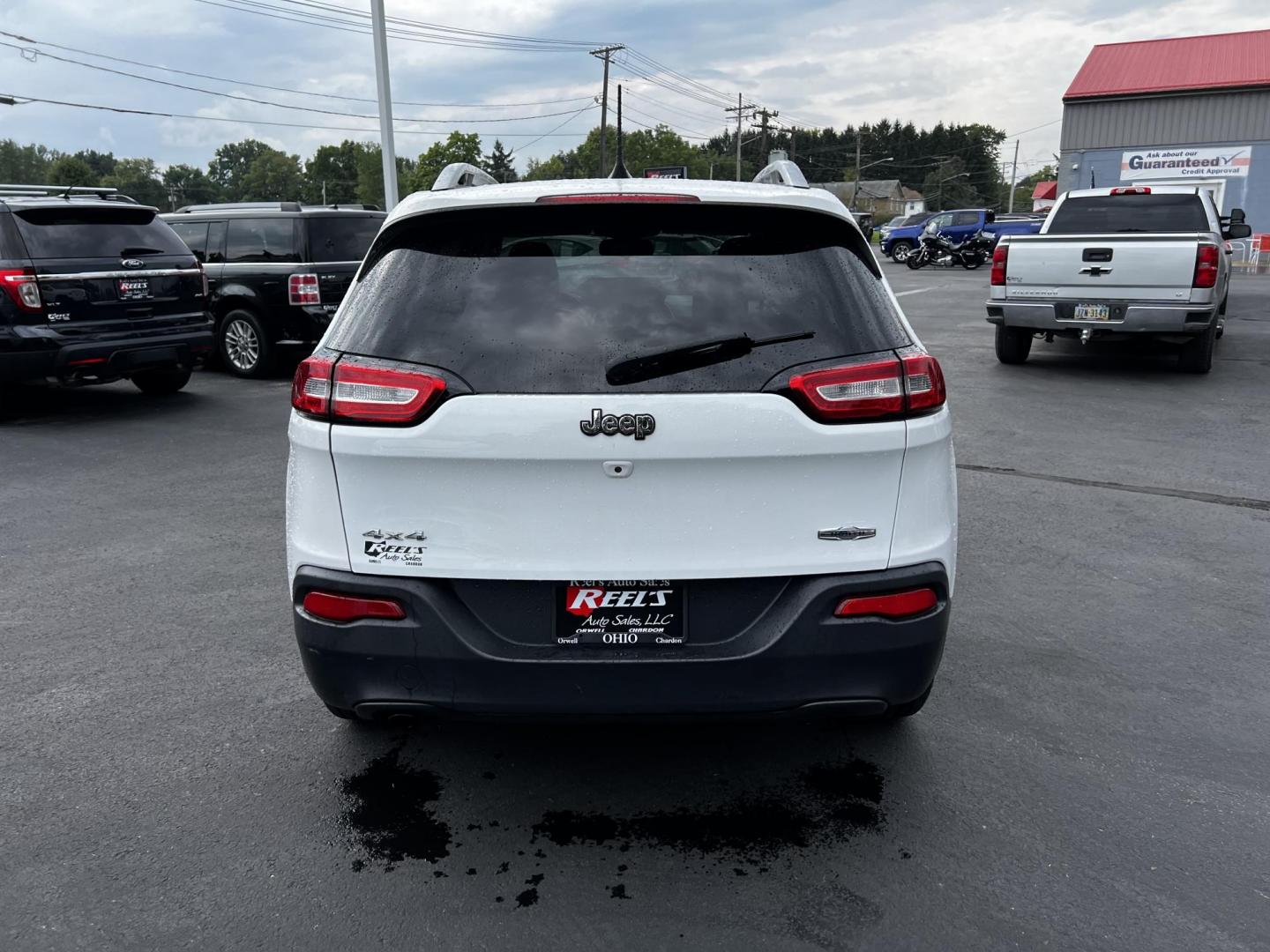 2017 White /Black Jeep Cherokee True North 4WD (1C4PJMCBXHW) with an 2.4L I4 DOHC 16V engine, 9-Speed Automatic transmission, located at 11115 Chardon Rd. , Chardon, OH, 44024, (440) 214-9705, 41.580246, -81.241943 - This 2017 Jeep Cherokee True North is designed for those who value efficiency and comfort in a compact SUV. It features a 2.4-liter I4 PZEV engine with a 9-speed automatic transmission, which together offer a smooth and efficient driving experience, achieving up to 28 MPG on the highway. The 4WD sys - Photo#12