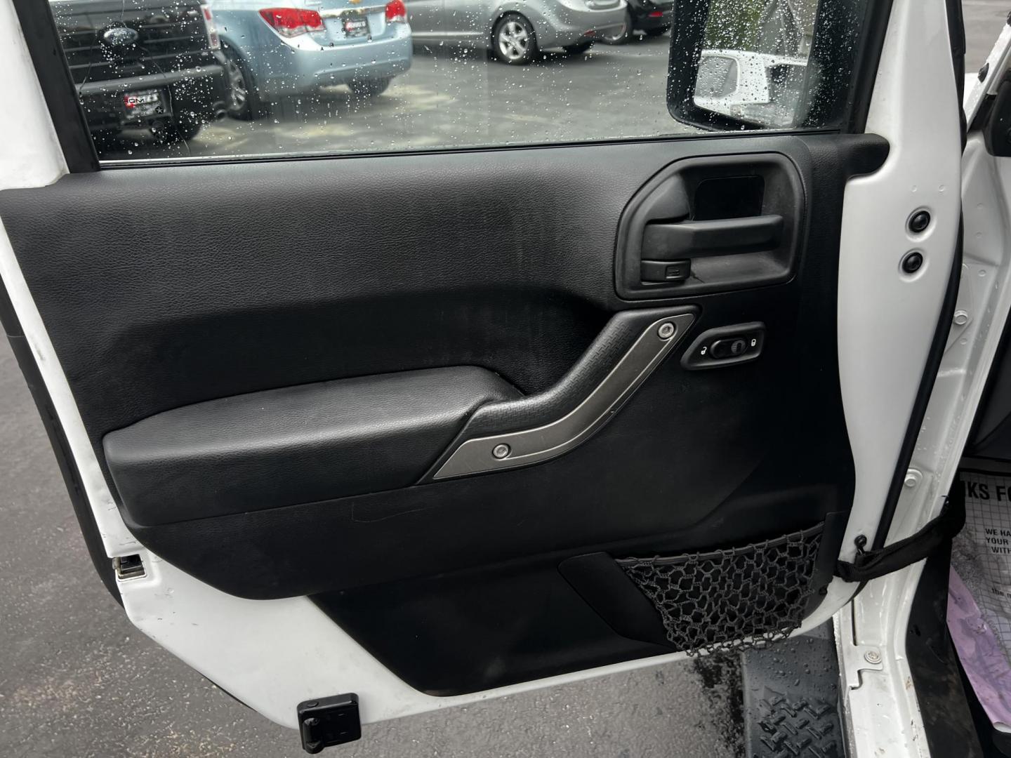 2014 White /Black Jeep Wrangler Unlimited Sport 4WD (1C4BJWDG3EL) with an 3.6L V6 DOHC 24V engine, 5 Speed Auto transmission, located at 547 E. Main St., Orwell, OH, 44076, (440) 437-5893, 41.535435, -80.847855 - This 2014 Jeep Wrangler Unlimited Sport is built for those who enjoy both adventure and practicality, featuring robust off-road capabilities and essential modern features. It's equipped with a 3.6-liter Pentastar V6 engine and a 5-speed automatic transmission, delivering reliable power and performan - Photo#16