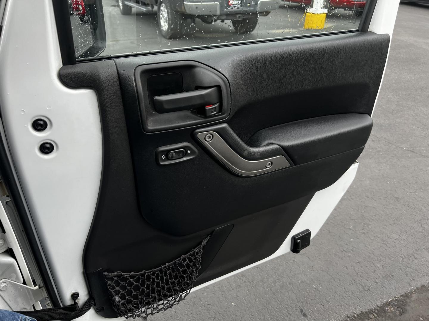 2014 White /Black Jeep Wrangler Unlimited Sport 4WD (1C4BJWDG3EL) with an 3.6L V6 DOHC 24V engine, 5 Speed Auto transmission, located at 547 E. Main St., Orwell, OH, 44076, (440) 437-5893, 41.535435, -80.847855 - This 2014 Jeep Wrangler Unlimited Sport is built for those who enjoy both adventure and practicality, featuring robust off-road capabilities and essential modern features. It's equipped with a 3.6-liter Pentastar V6 engine and a 5-speed automatic transmission, delivering reliable power and performan - Photo#38