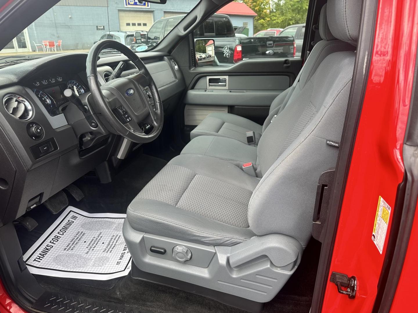 2011 Red /Gray Ford F-150 XLT SuperCab 6.5-ft. Bed 4WD (1FTFX1EF9BF) with an 5.0L V8 engine, 4-Speed Automatic transmission, located at 547 E. Main St., Orwell, OH, 44076, (440) 437-5893, 41.535435, -80.847855 - This 2011 Ford F-150 XLT Super Cab is a rugged and powerful pickup ideal for both work and leisure, equipped with a 5.0-liter Coyote V8 engine delivering 360 horsepower and 380 lb-ft of torque. Its 6-speed automatic transmission ensures smooth driving dynamics, while boasting an impressive towing ca - Photo#14