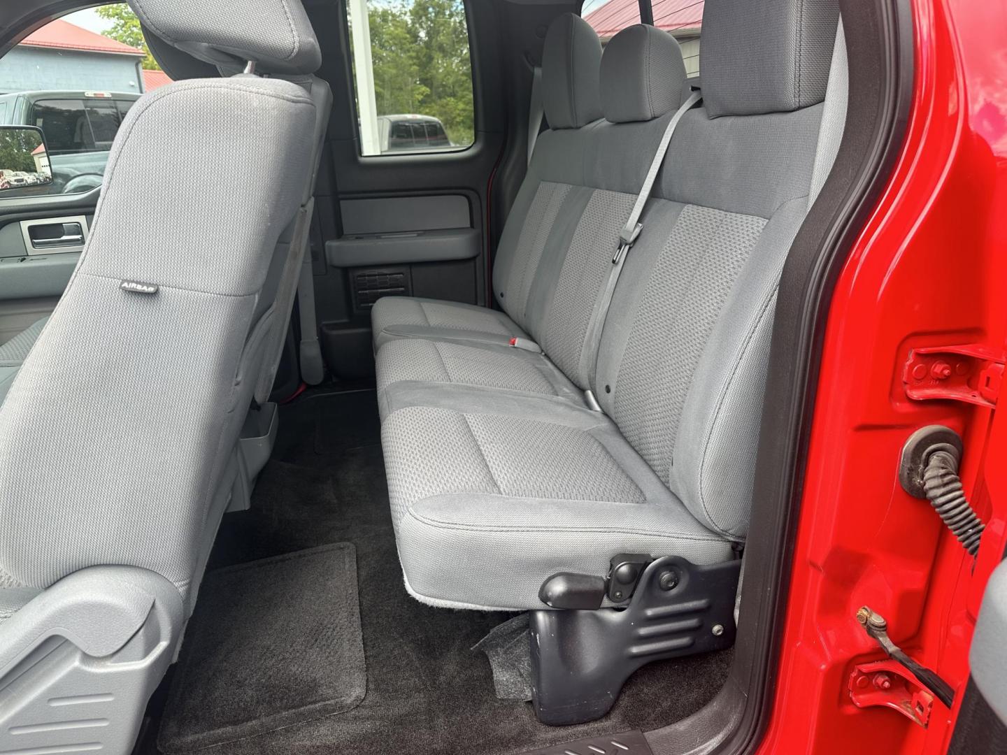 2011 Red /Gray Ford F-150 XLT SuperCab 6.5-ft. Bed 4WD (1FTFX1EF9BF) with an 5.0L V8 engine, 4-Speed Automatic transmission, located at 547 E. Main St., Orwell, OH, 44076, (440) 437-5893, 41.535435, -80.847855 - This 2011 Ford F-150 XLT Super Cab is a rugged and powerful pickup ideal for both work and leisure, equipped with a 5.0-liter Coyote V8 engine delivering 360 horsepower and 380 lb-ft of torque. Its 6-speed automatic transmission ensures smooth driving dynamics, while boasting an impressive towing ca - Photo#28