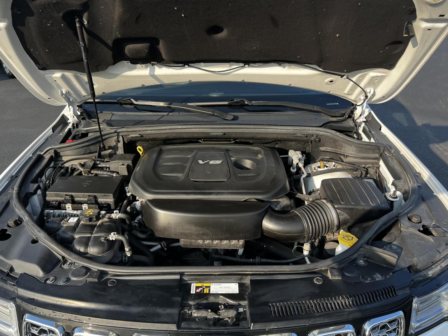 2018 White /Brown Jeep Grand Cherokee Overland 4WD (1C4RJFCGXJC) with an 3.6L V6 DOHC 24V engine, 8A transmission, located at 11115 Chardon Rd. , Chardon, OH, 44024, (440) 214-9705, 41.580246, -81.241943 - Photo#13