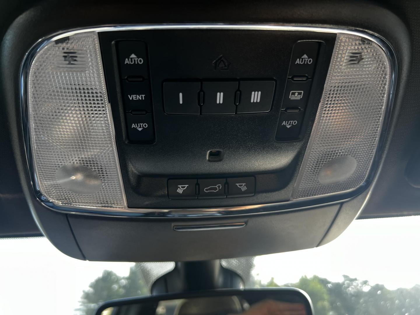 2018 White /Brown Jeep Grand Cherokee Overland 4WD (1C4RJFCGXJC) with an 3.6L V6 DOHC 24V engine, 8A transmission, located at 11115 Chardon Rd. , Chardon, OH, 44024, (440) 214-9705, 41.580246, -81.241943 - Photo#30