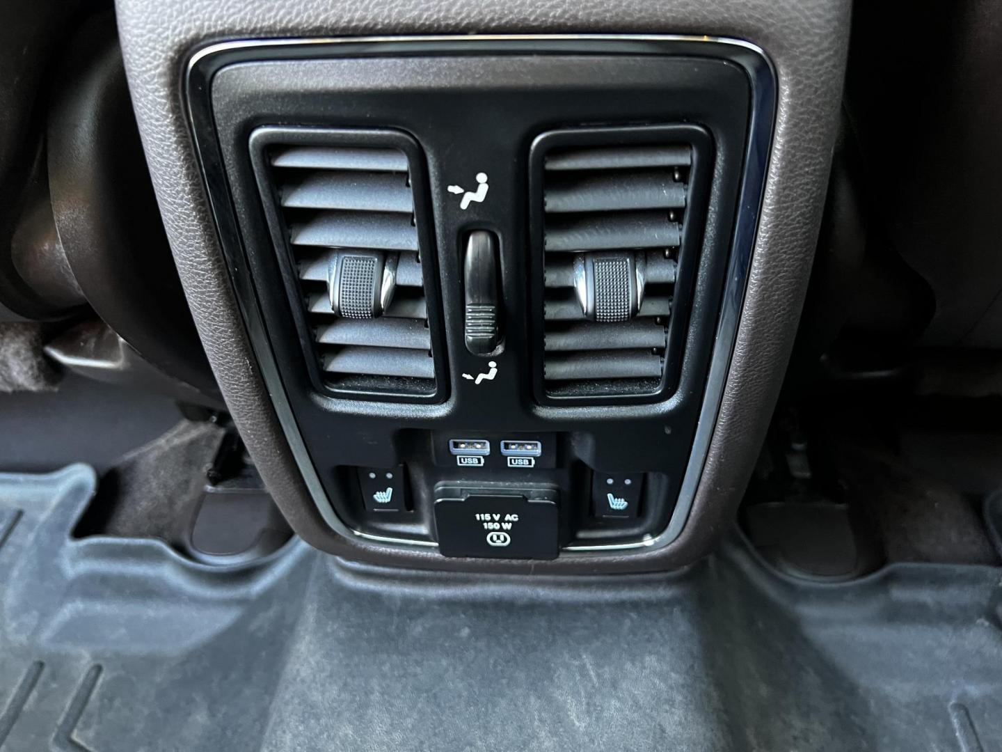 2018 White /Brown Jeep Grand Cherokee Overland 4WD (1C4RJFCGXJC) with an 3.6L V6 DOHC 24V engine, 8A transmission, located at 11115 Chardon Rd. , Chardon, OH, 44024, (440) 214-9705, 41.580246, -81.241943 - Photo#33