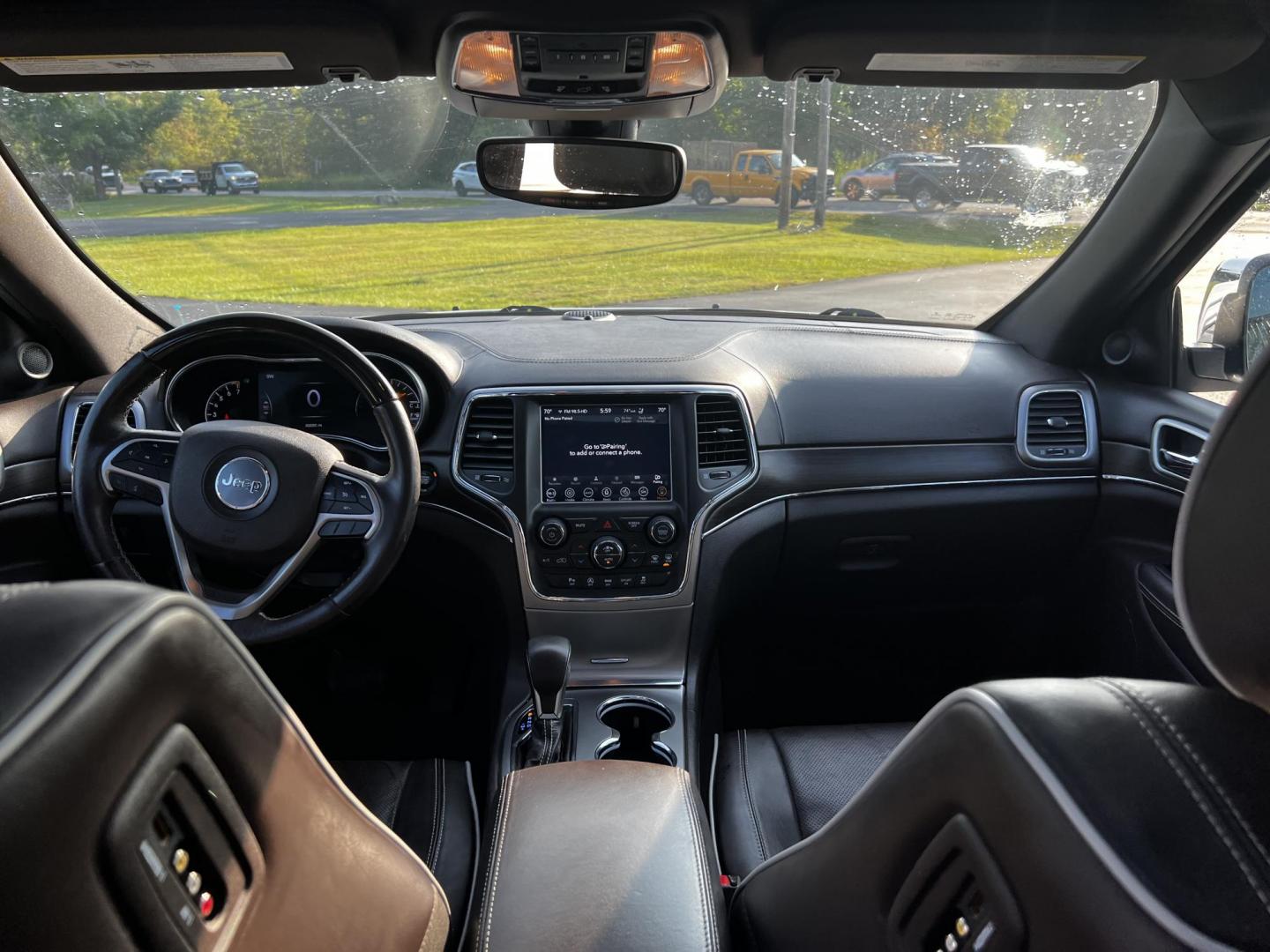 2018 White /Brown Jeep Grand Cherokee Overland 4WD (1C4RJFCGXJC) with an 3.6L V6 DOHC 24V engine, 8A transmission, located at 11115 Chardon Rd. , Chardon, OH, 44024, (440) 214-9705, 41.580246, -81.241943 - Photo#35